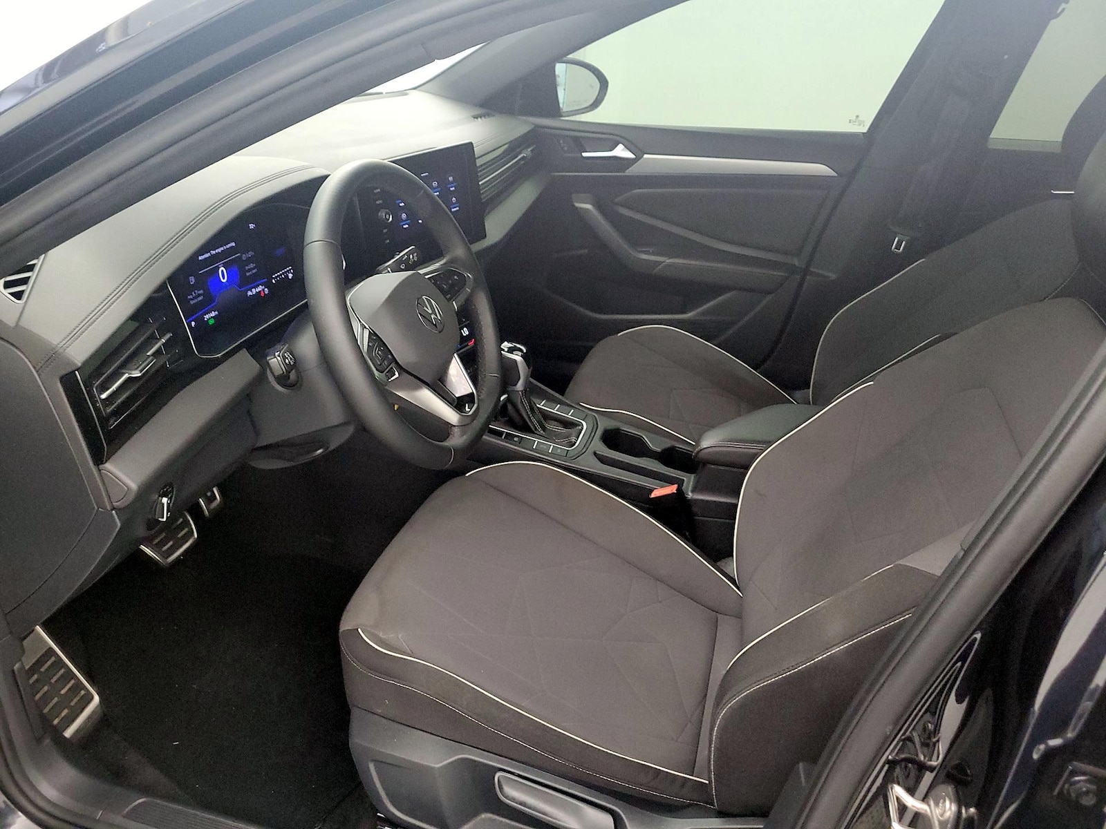 2025 Volkswagen Jetta Sport - Photo 12