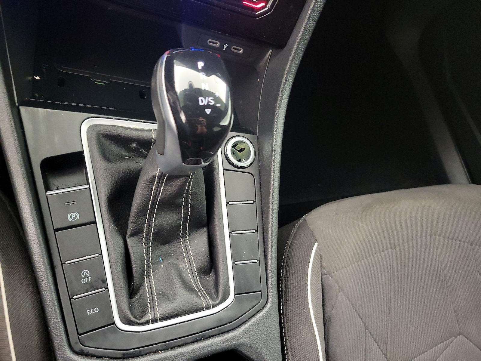 2025 Volkswagen Jetta Sport - Photo 18