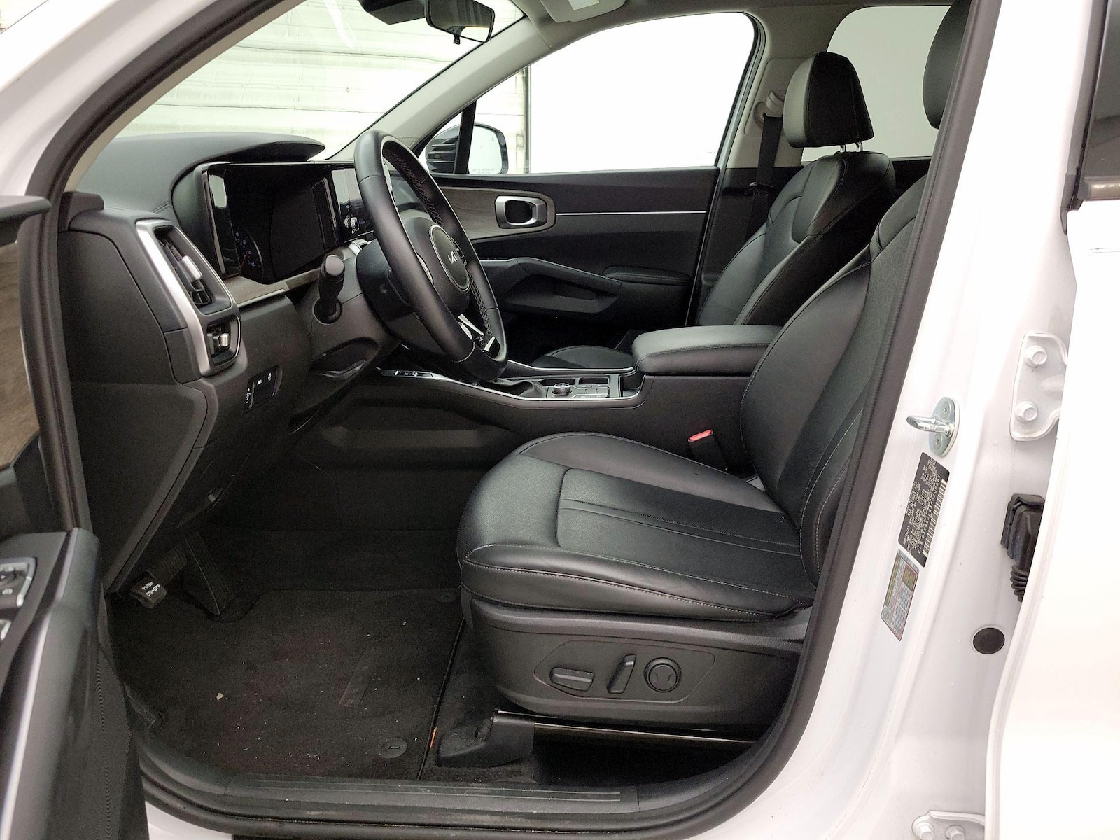 2023 Kia Sorento X-Line S - Photo 12