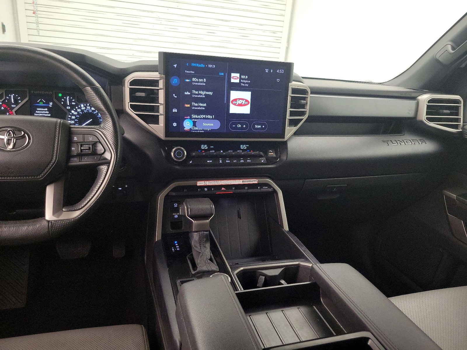 2025 Toyota Tundra SR5 - Photo 10