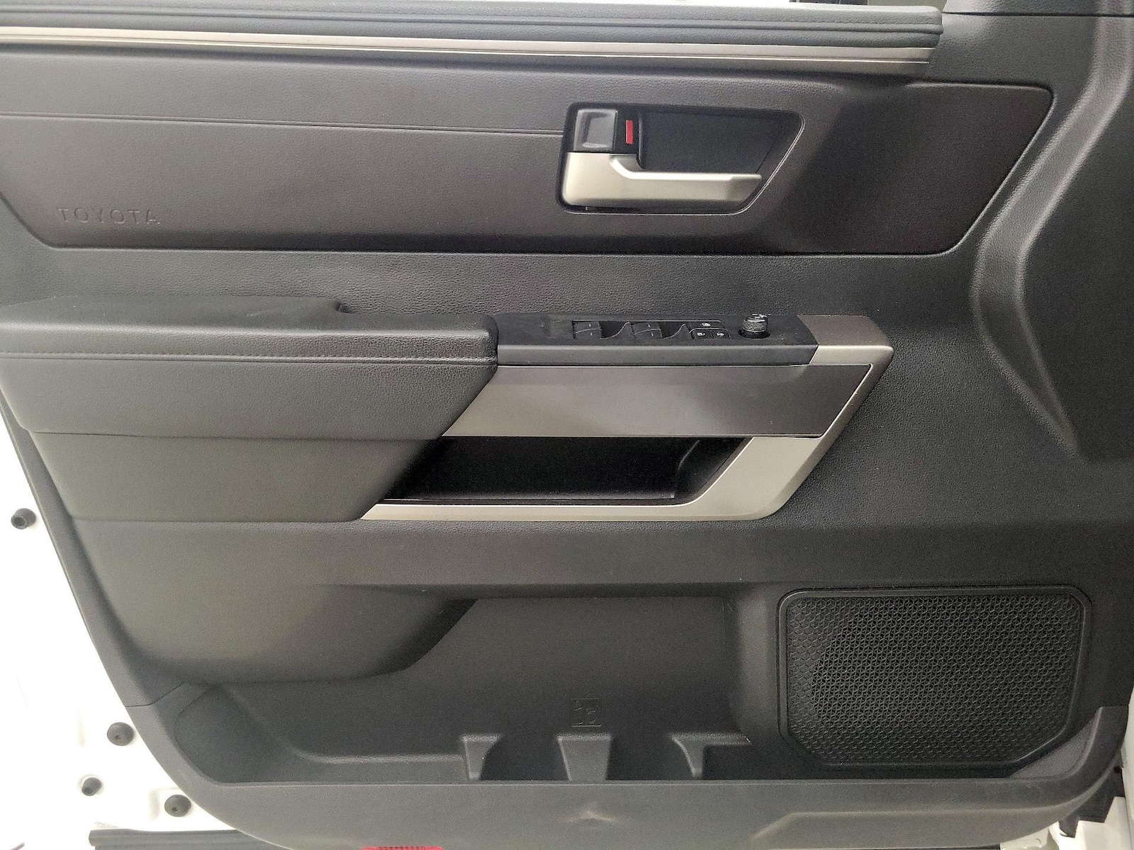 2025 Toyota Tundra SR5 - Photo 13