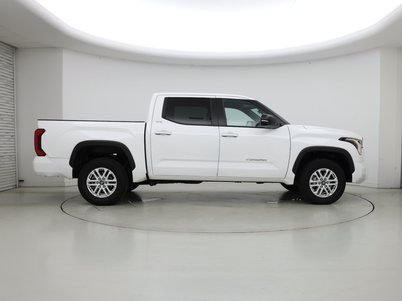 2025 Toyota Tundra SR5 - Photo 8