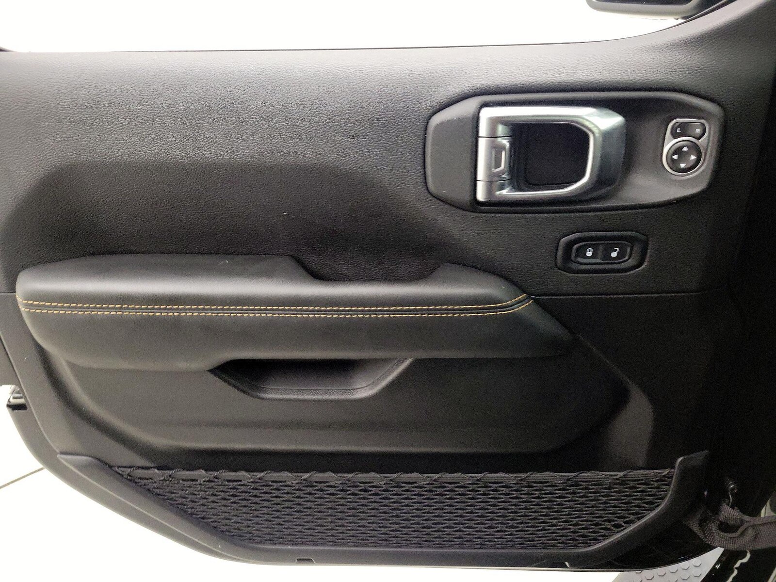 2025 Jeep Wrangler 4-Door Sahara - Photo 13