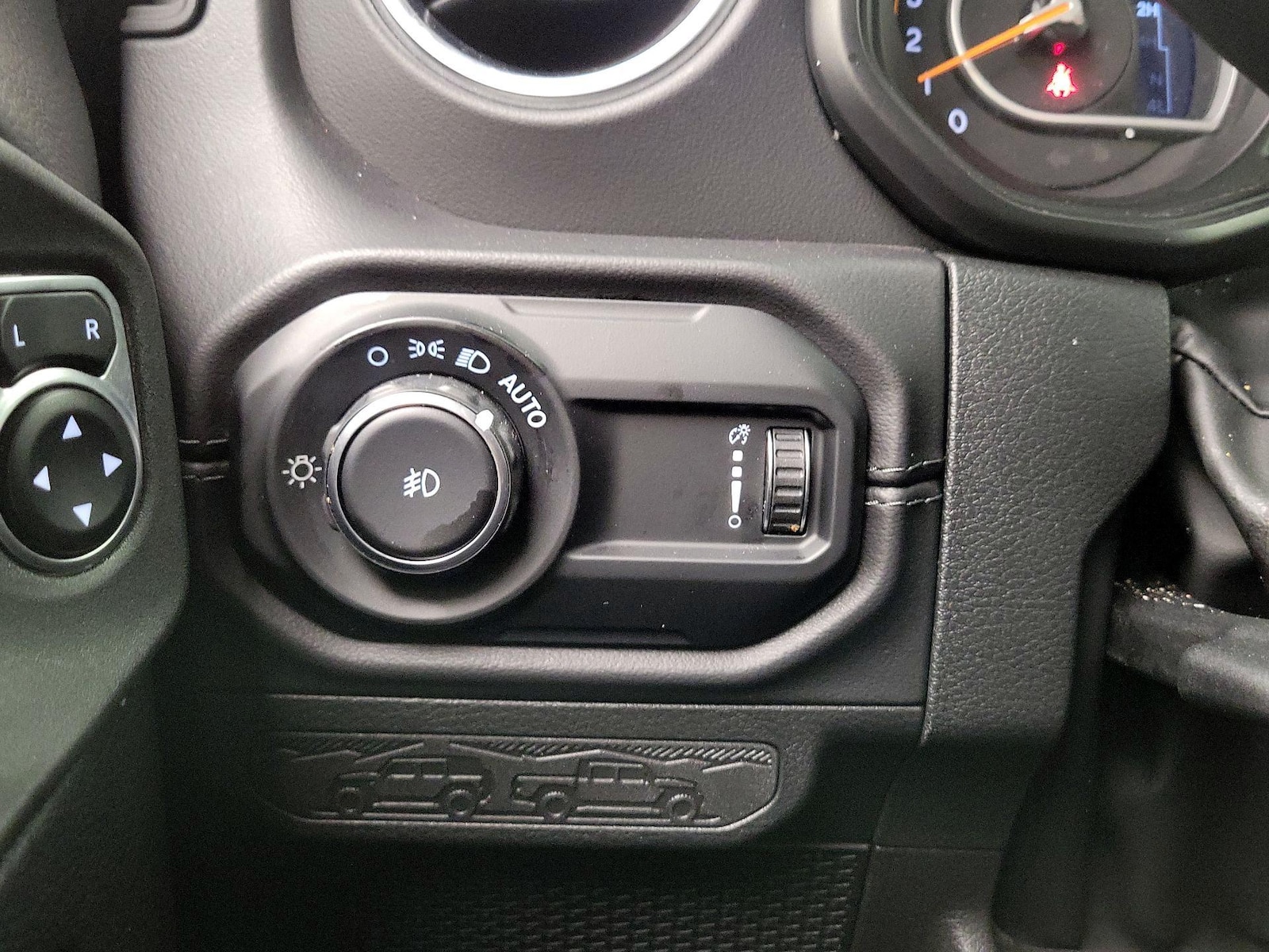 2025 Jeep Wrangler 4-Door Sahara - Photo 14
