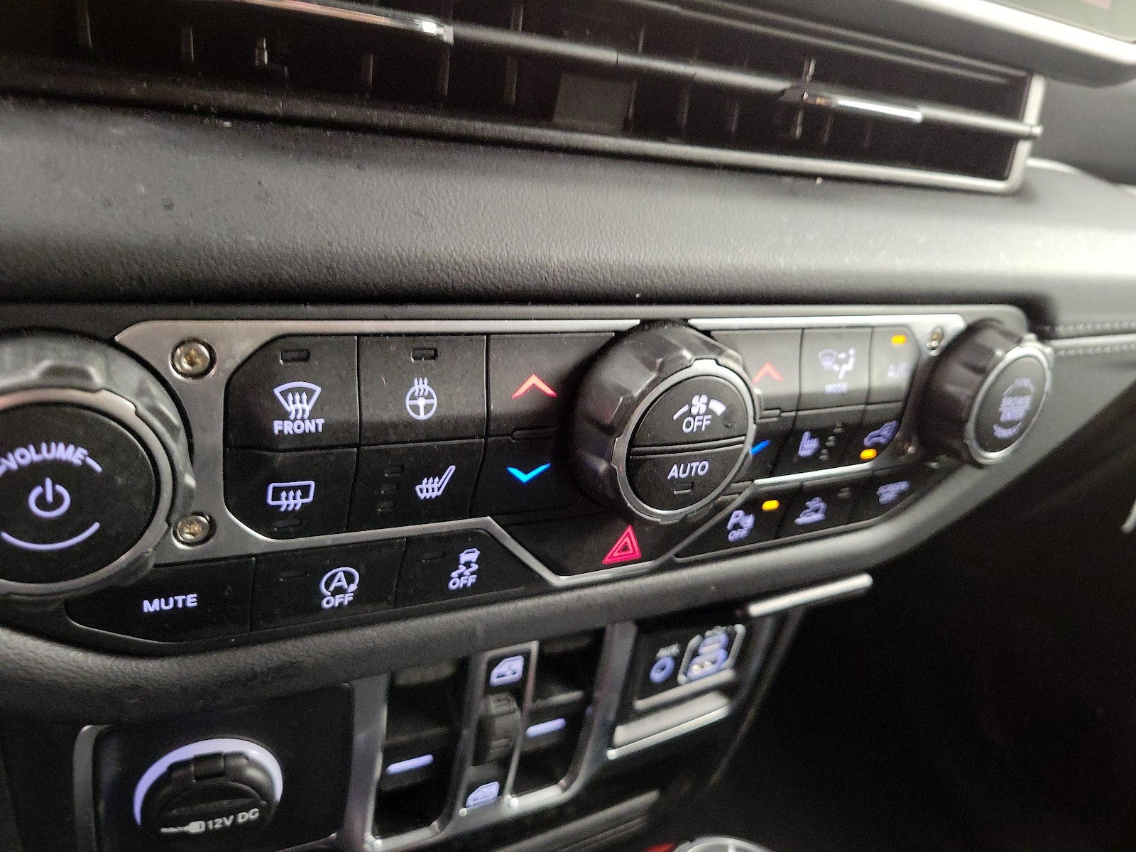 2025 Jeep Wrangler 4-Door Sahara - Photo 18