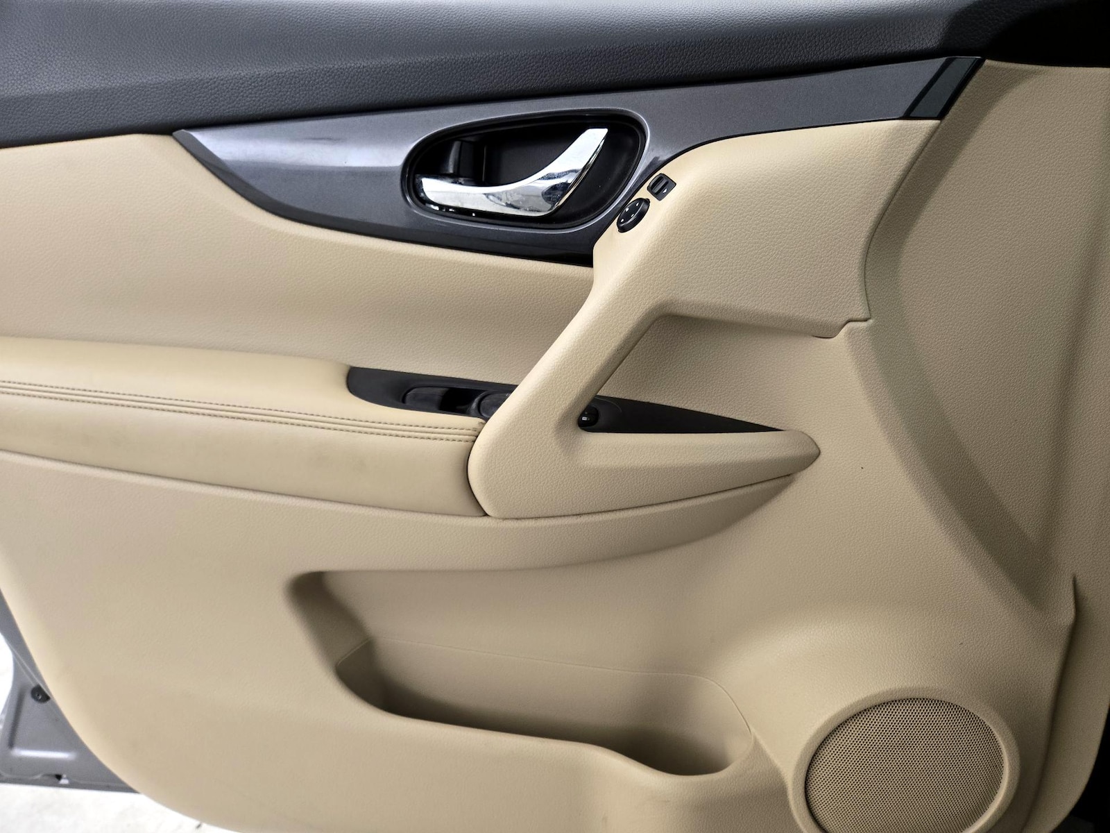 2017 Nissan Rogue SV - Photo 13