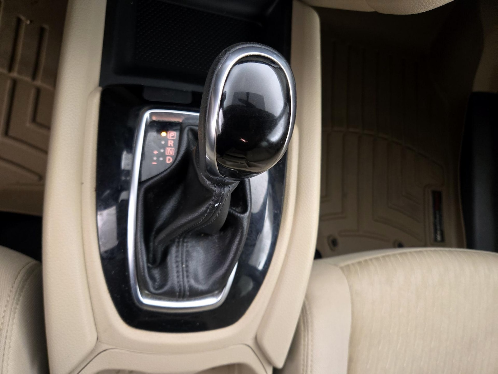 2017 Nissan Rogue SV - Photo 18