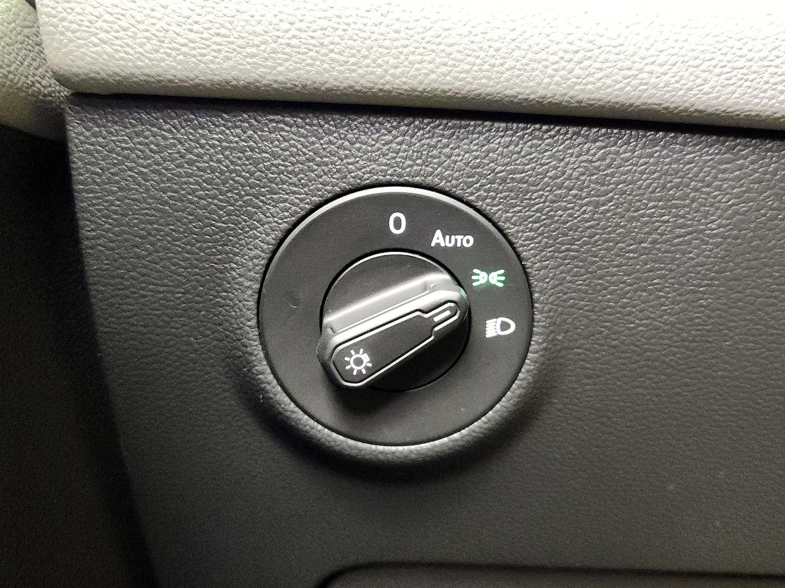 2023 Volkswagen Taos SEL - Photo 14