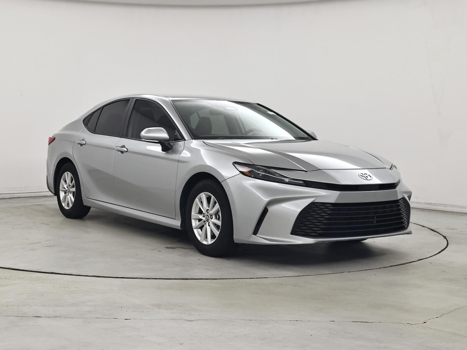 2025 Toyota Camry LE - Photo 2