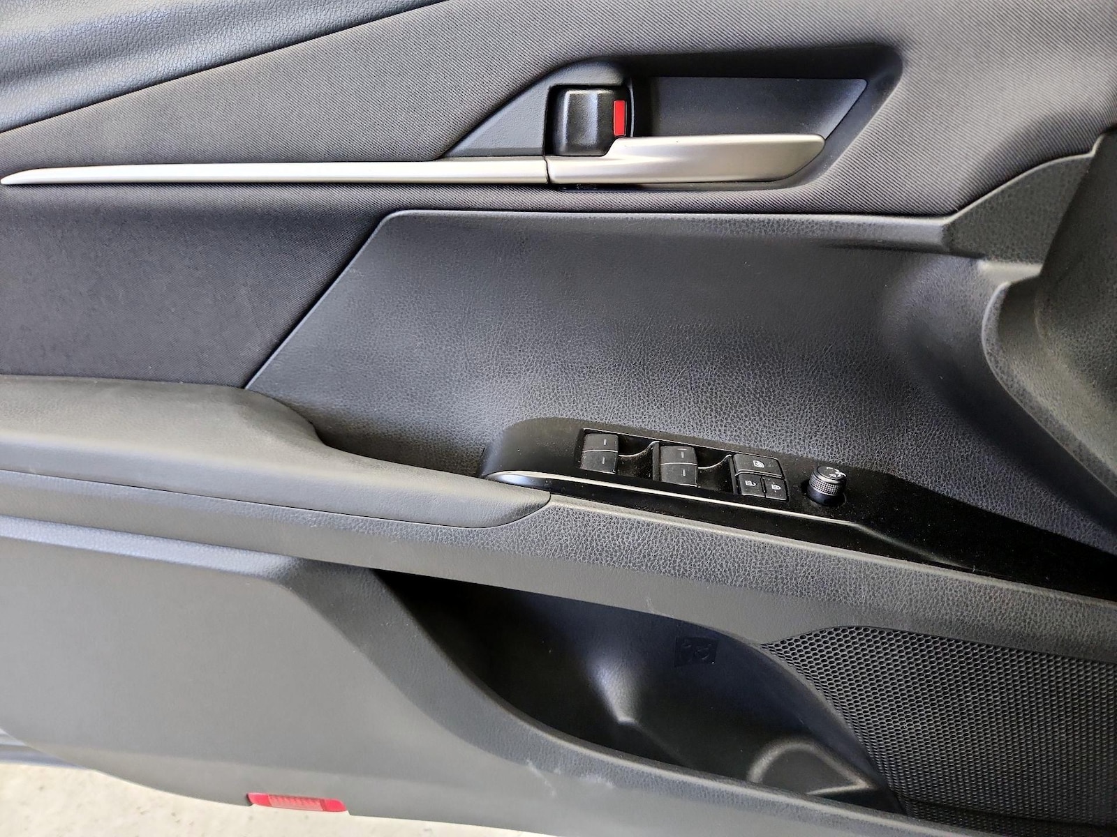 2025 Toyota Camry LE - Photo 13