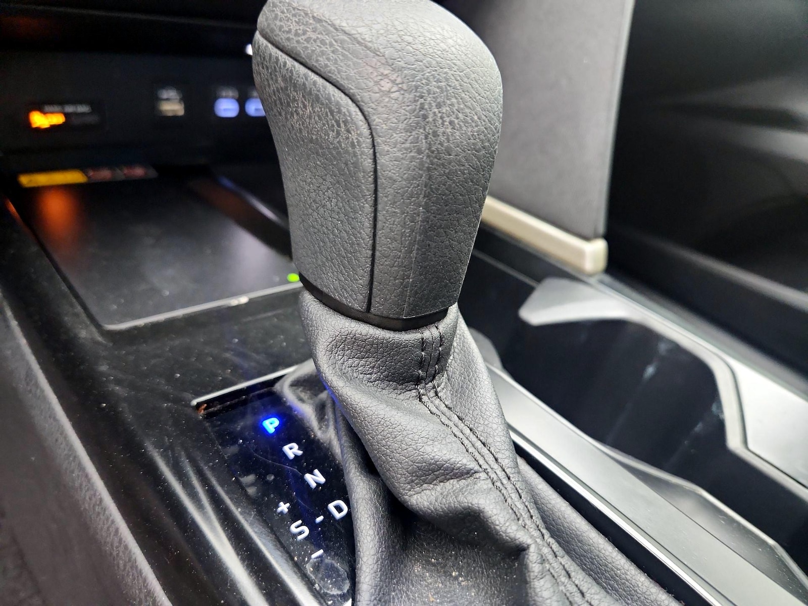 2025 Toyota Camry LE - Photo 18