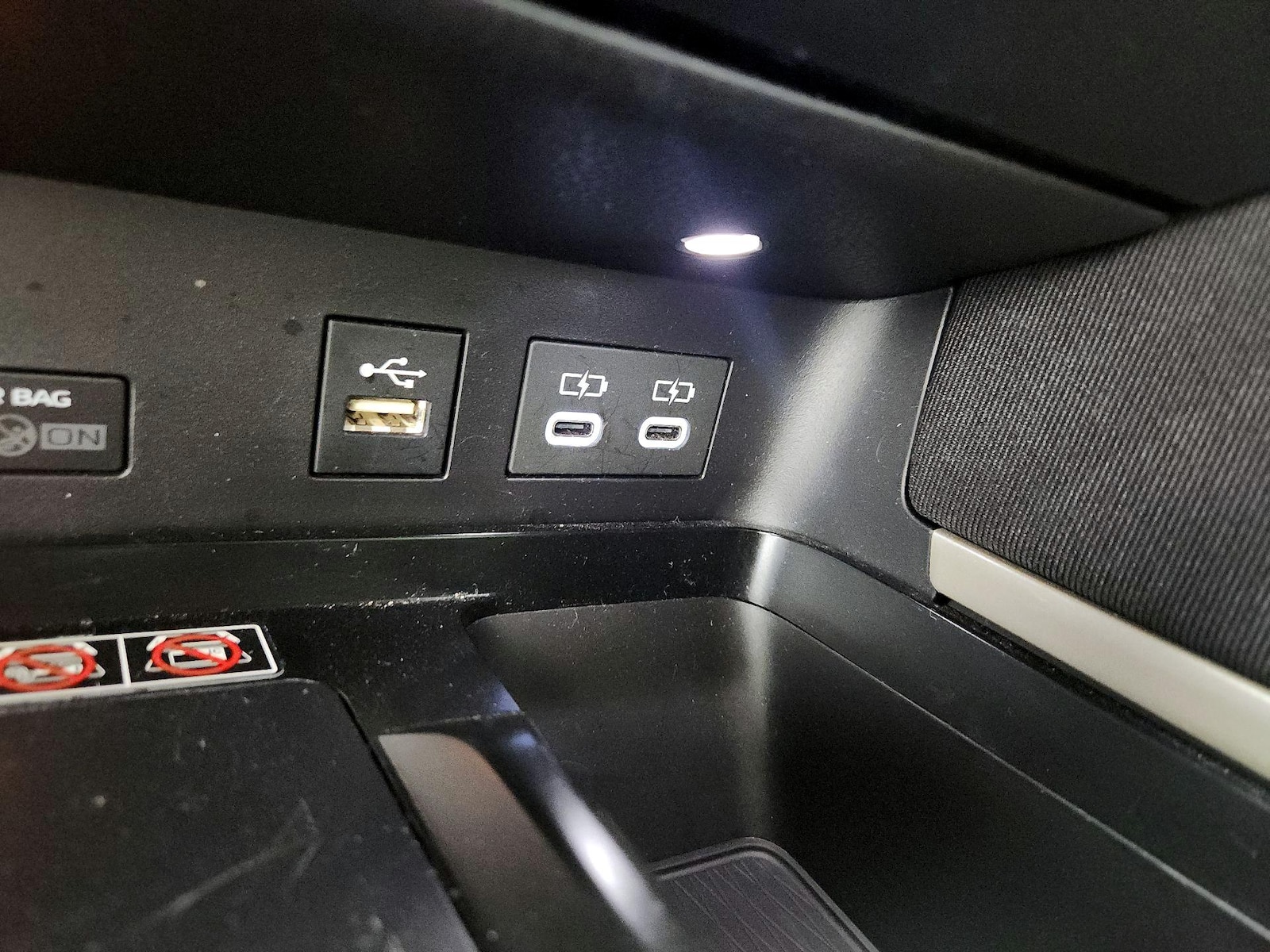 2025 Toyota Camry LE - Photo 19