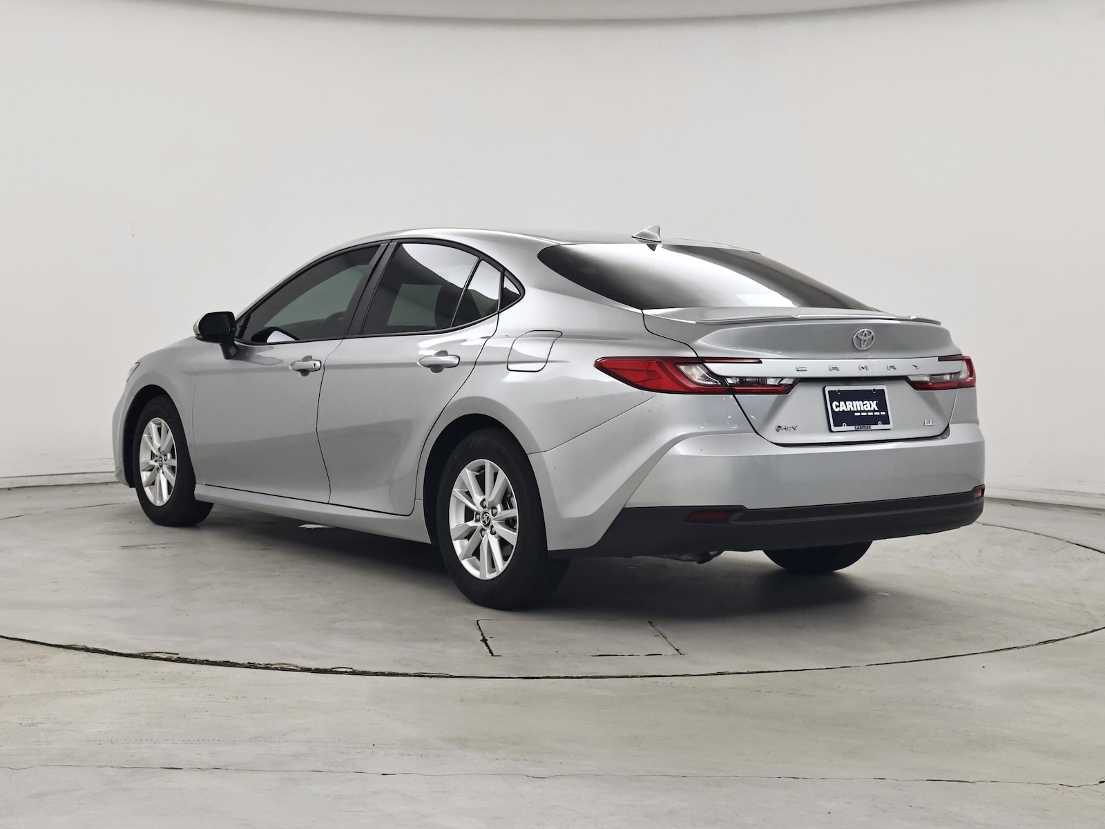 2025 Toyota Camry LE - Photo 3