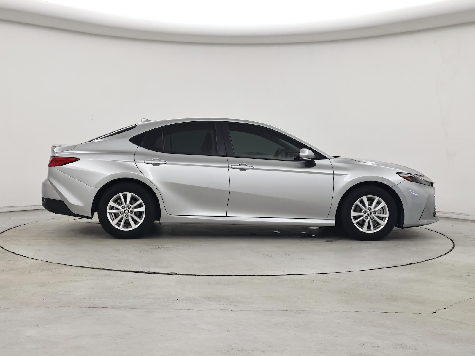 2025 Toyota Camry LE - Photo 8