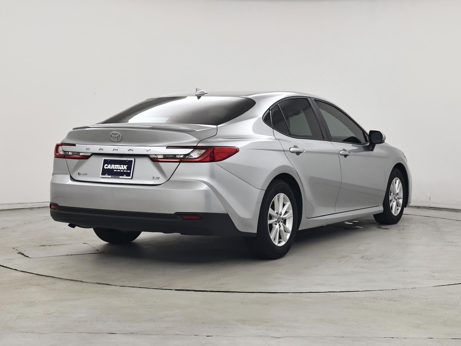 2025 Toyota Camry LE - Photo 9