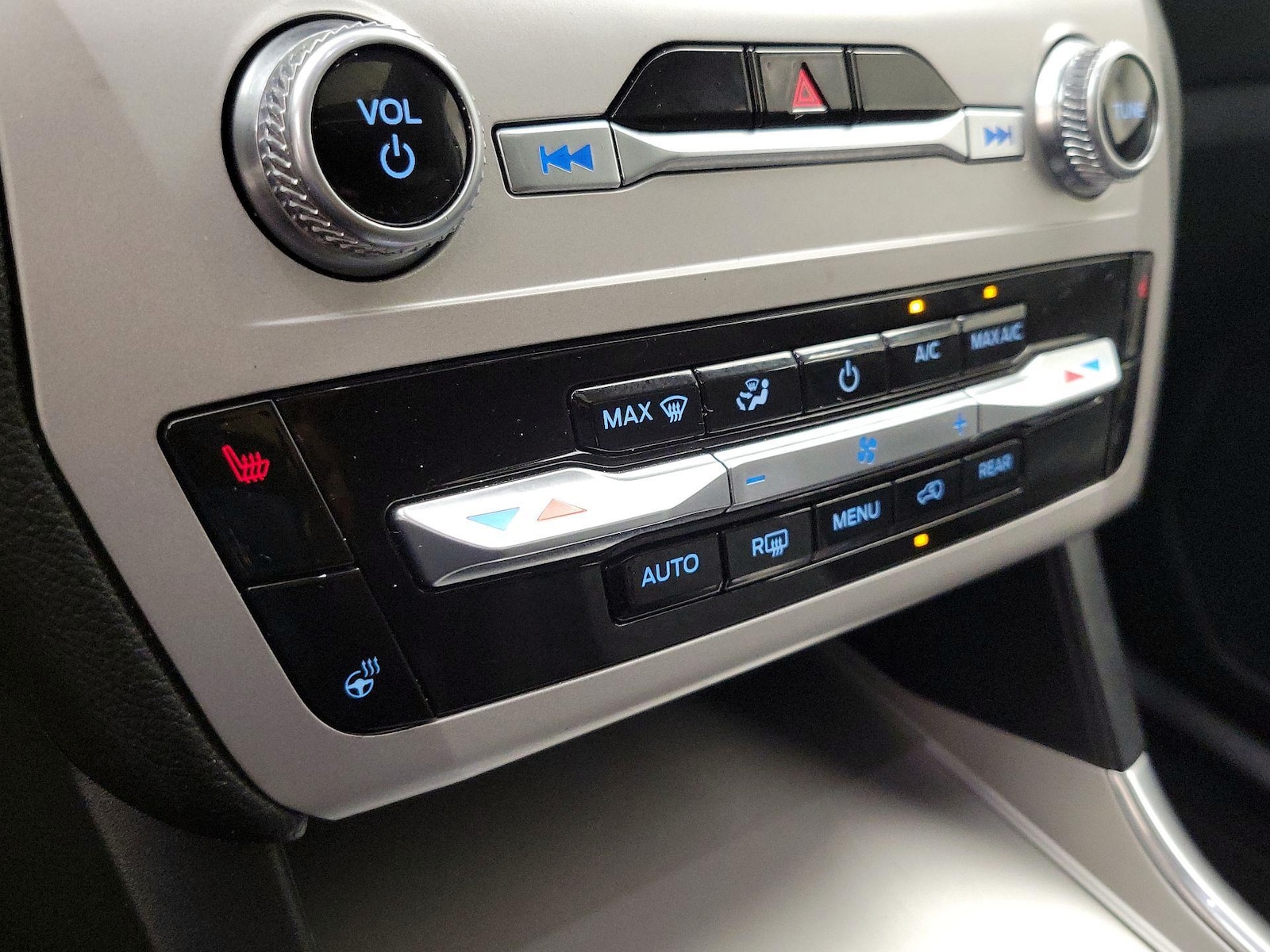 2023 Ford Explorer XLT - Photo 18
