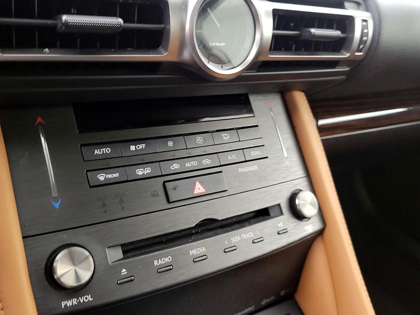 2022 Lexus RC 350 - Photo 17