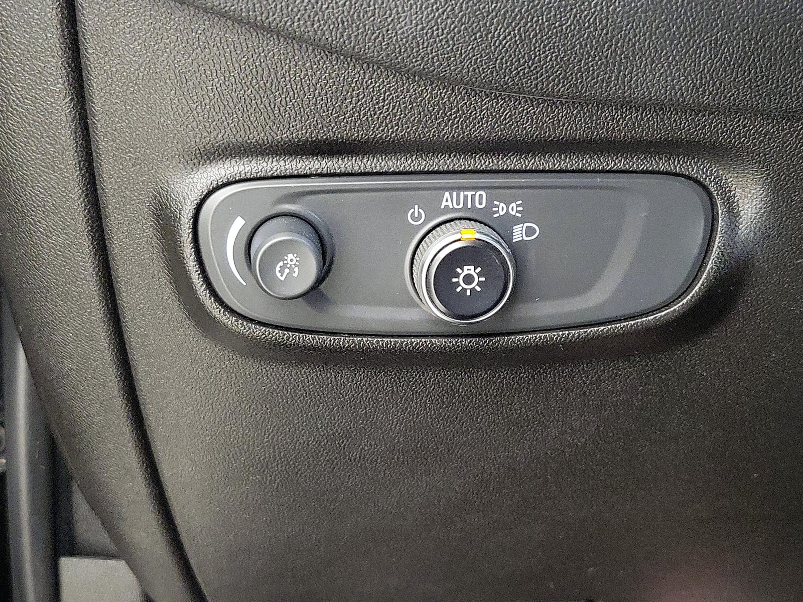 2022 Chevrolet Equinox LS - Photo 14
