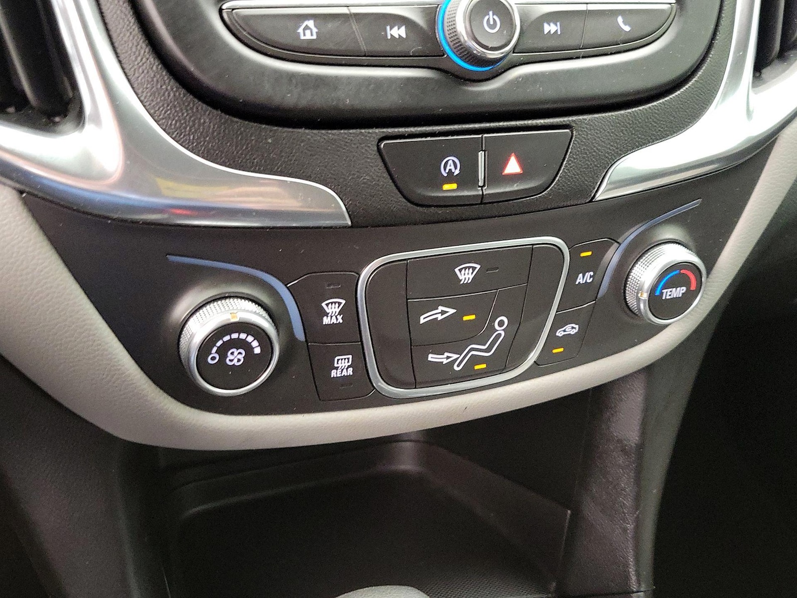 2022 Chevrolet Equinox LS - Photo 17