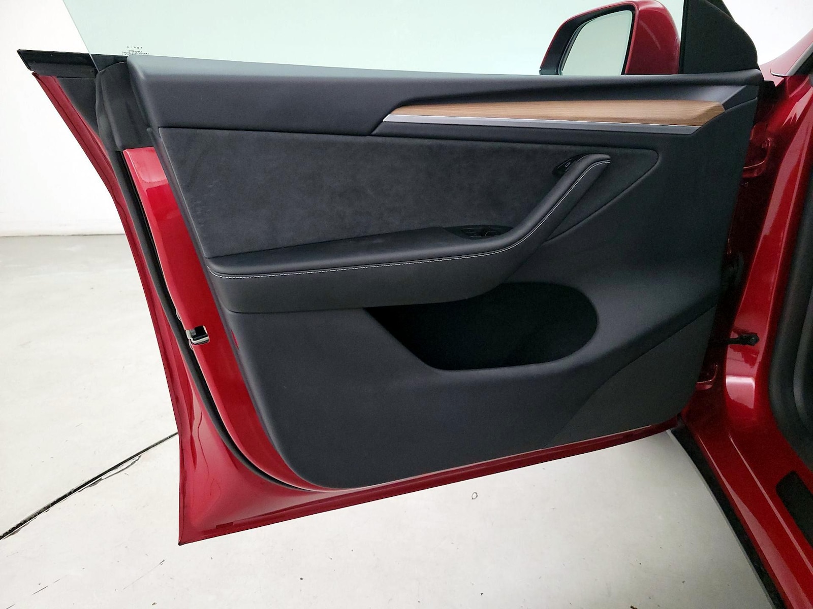 2025 Tesla Model Y Long Range - Photo 13