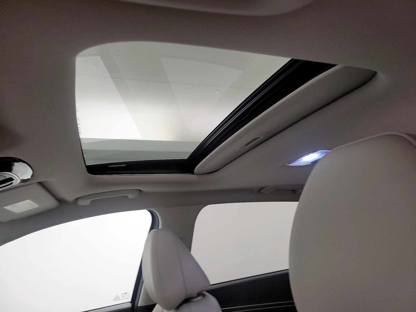 Sunroof(s) & Overhead Airbags