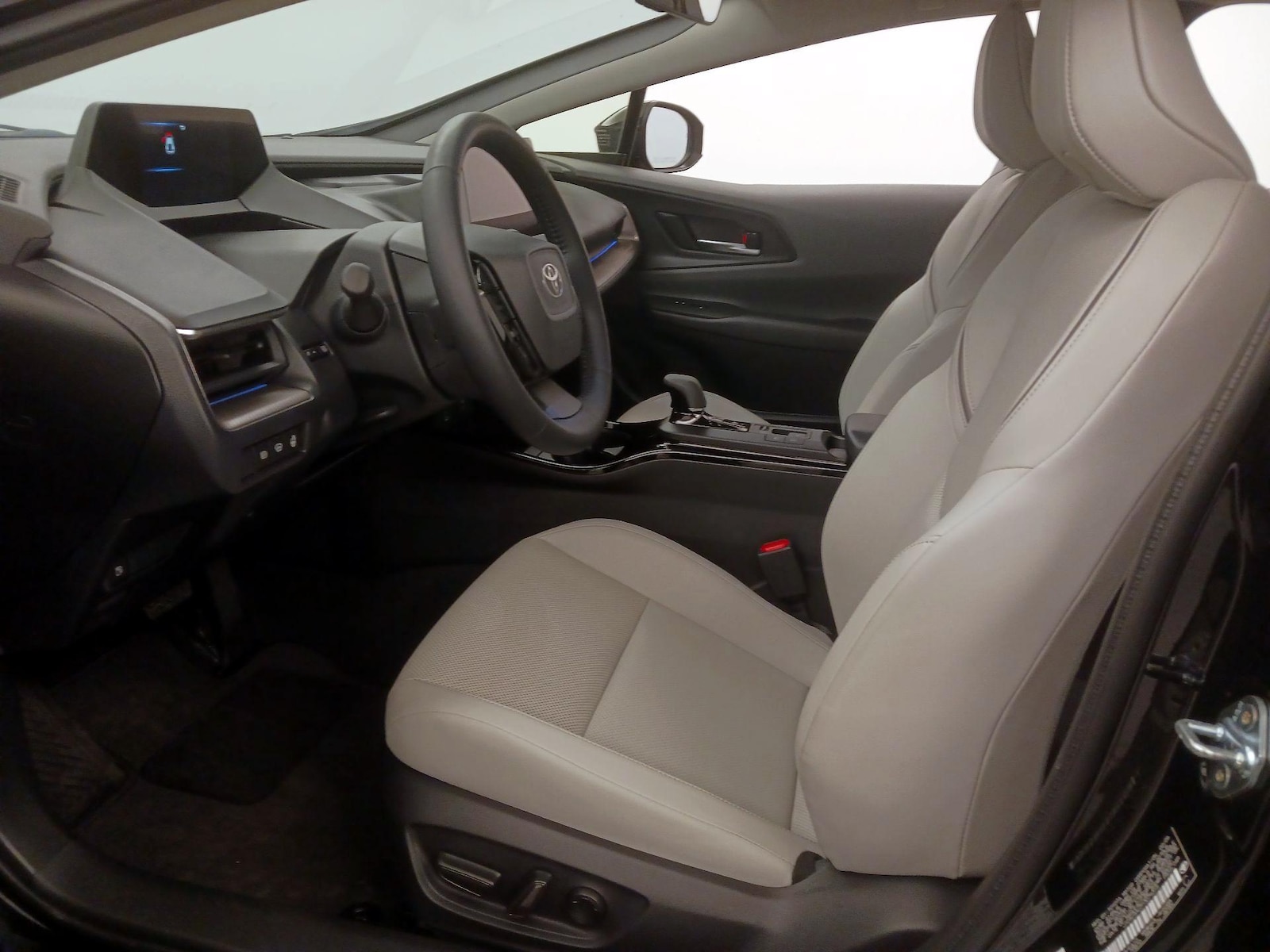 2026 Toyota Prius XLE - Photo 12