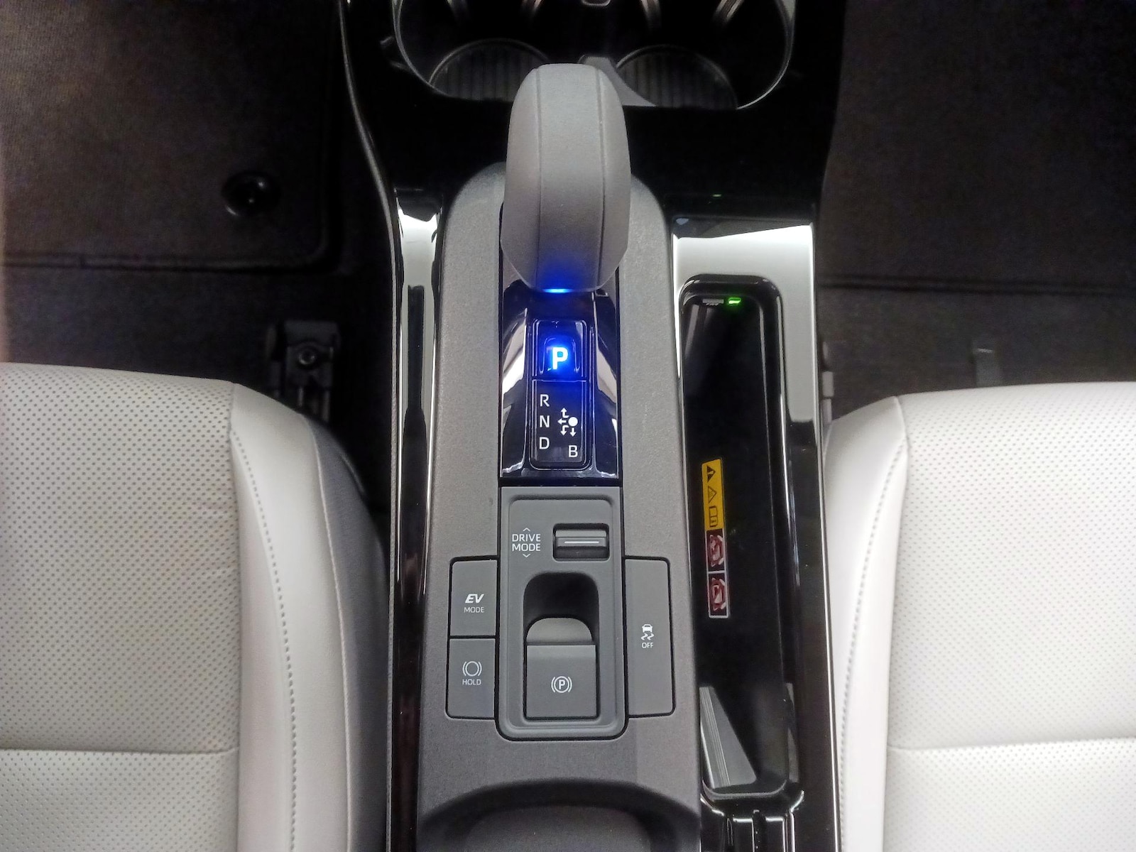2026 Toyota Prius XLE - Photo 19