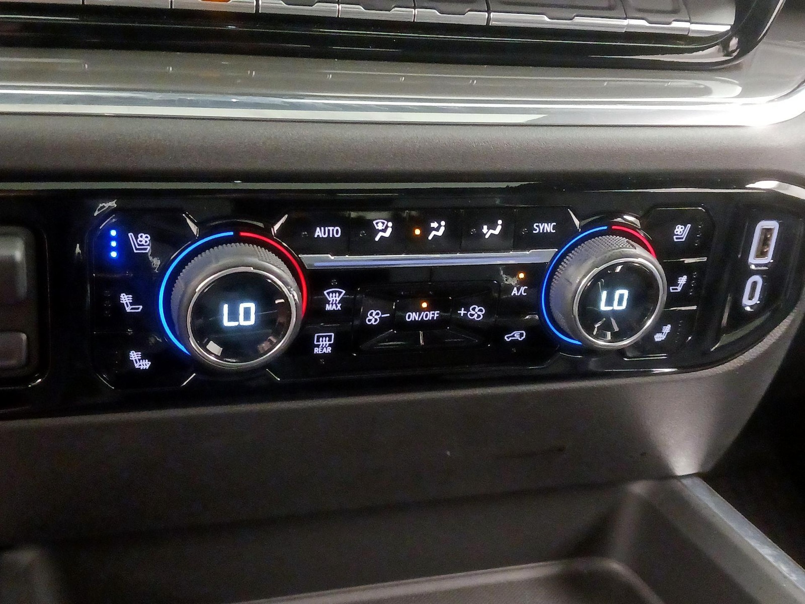 2024 Chevrolet Silverado 2500HD High Country - Photo 18