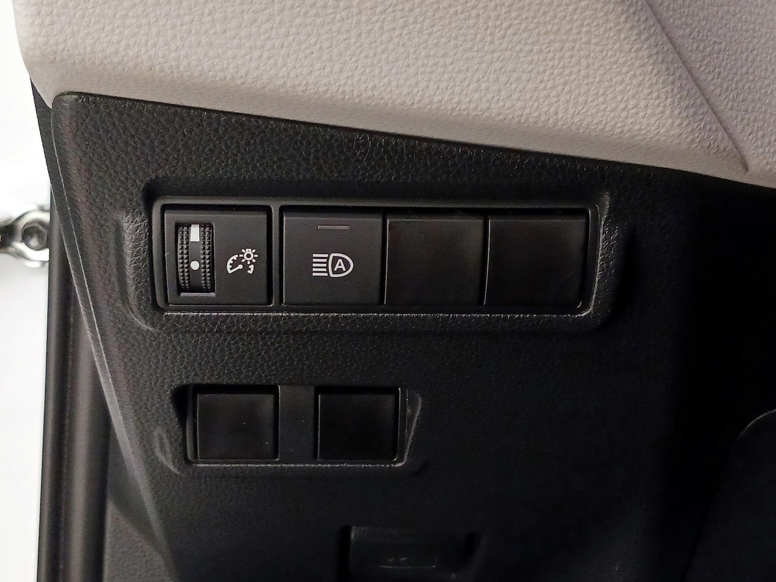 2024 Toyota Corolla Cross LE - Photo 14