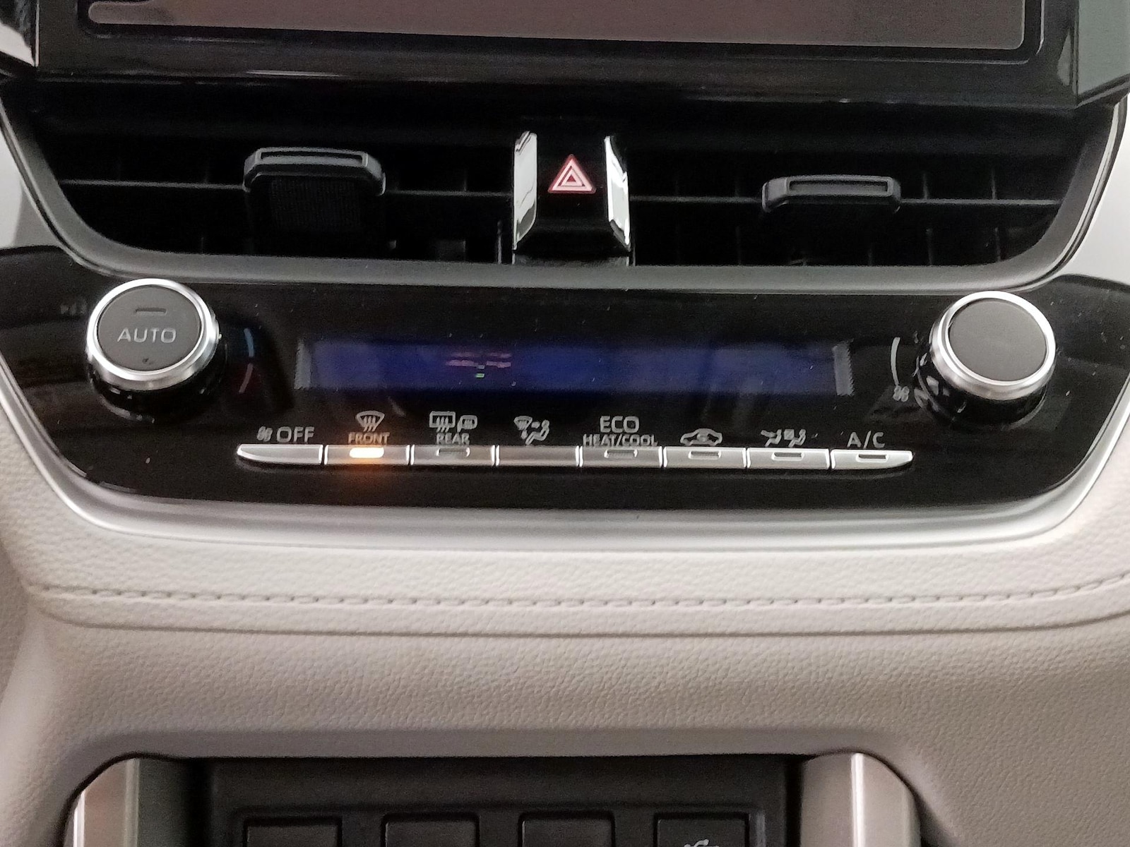 2024 Toyota Corolla Cross LE - Photo 17