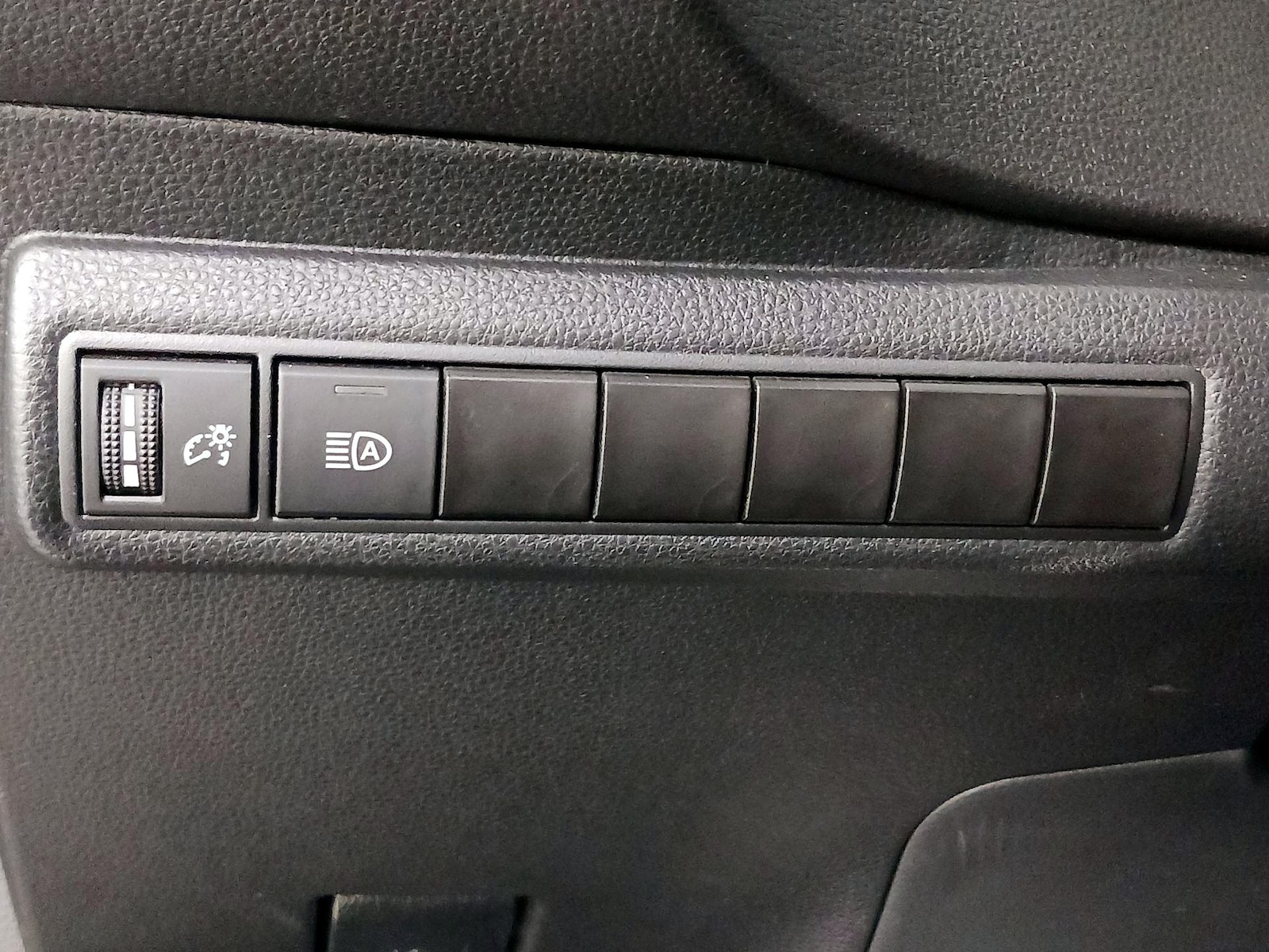 2024 Toyota Corolla LE - Photo 14