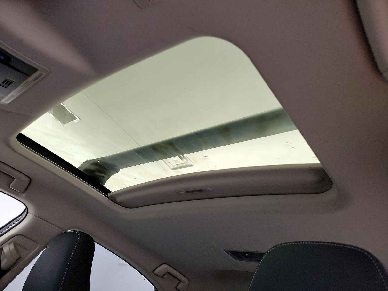Sunroof(s) & Overhead Airbags