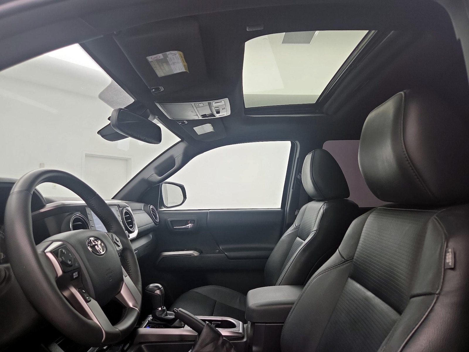 Sunroof(s) & Overhead Airbags