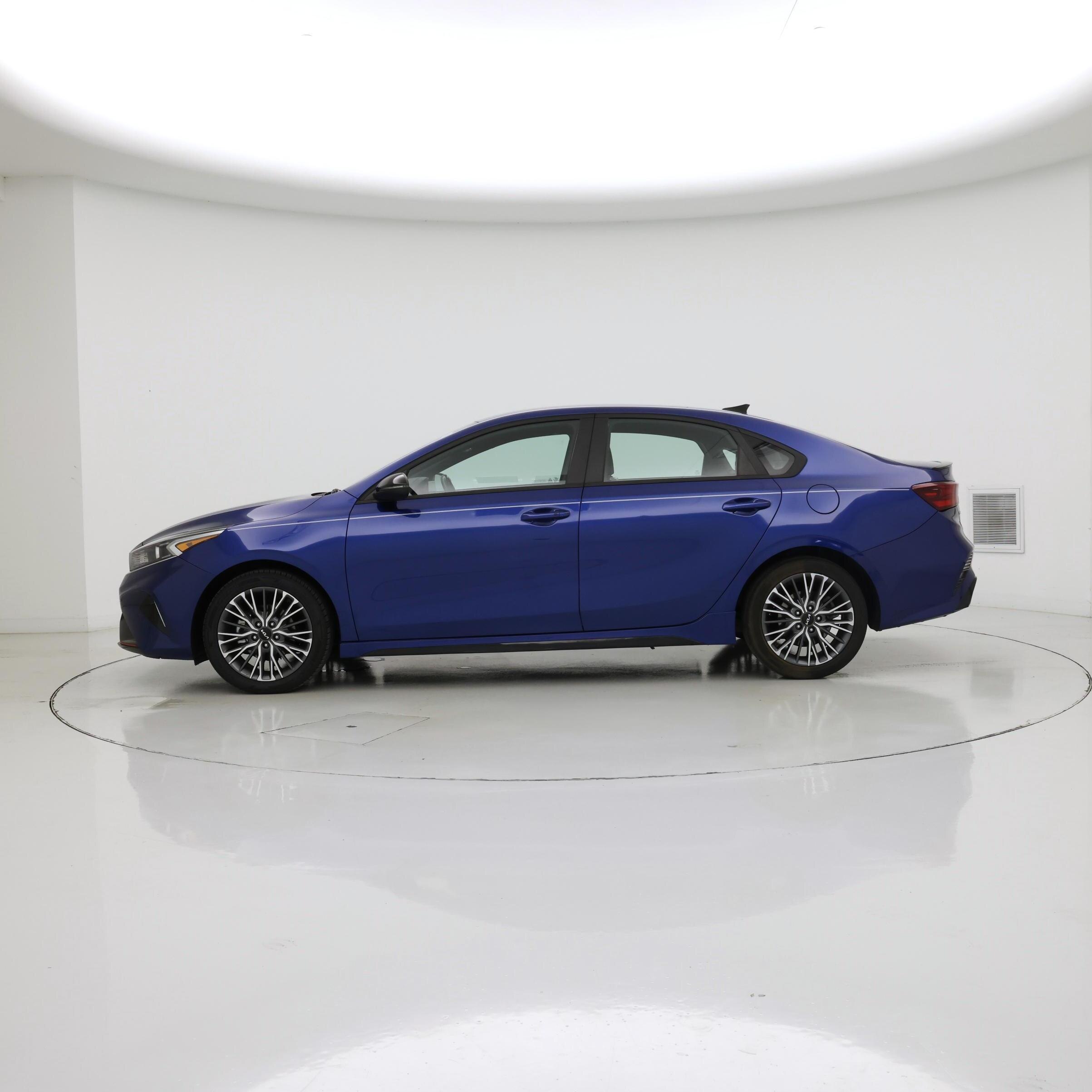 Thumbnail: 2024 Kia Forte - 3