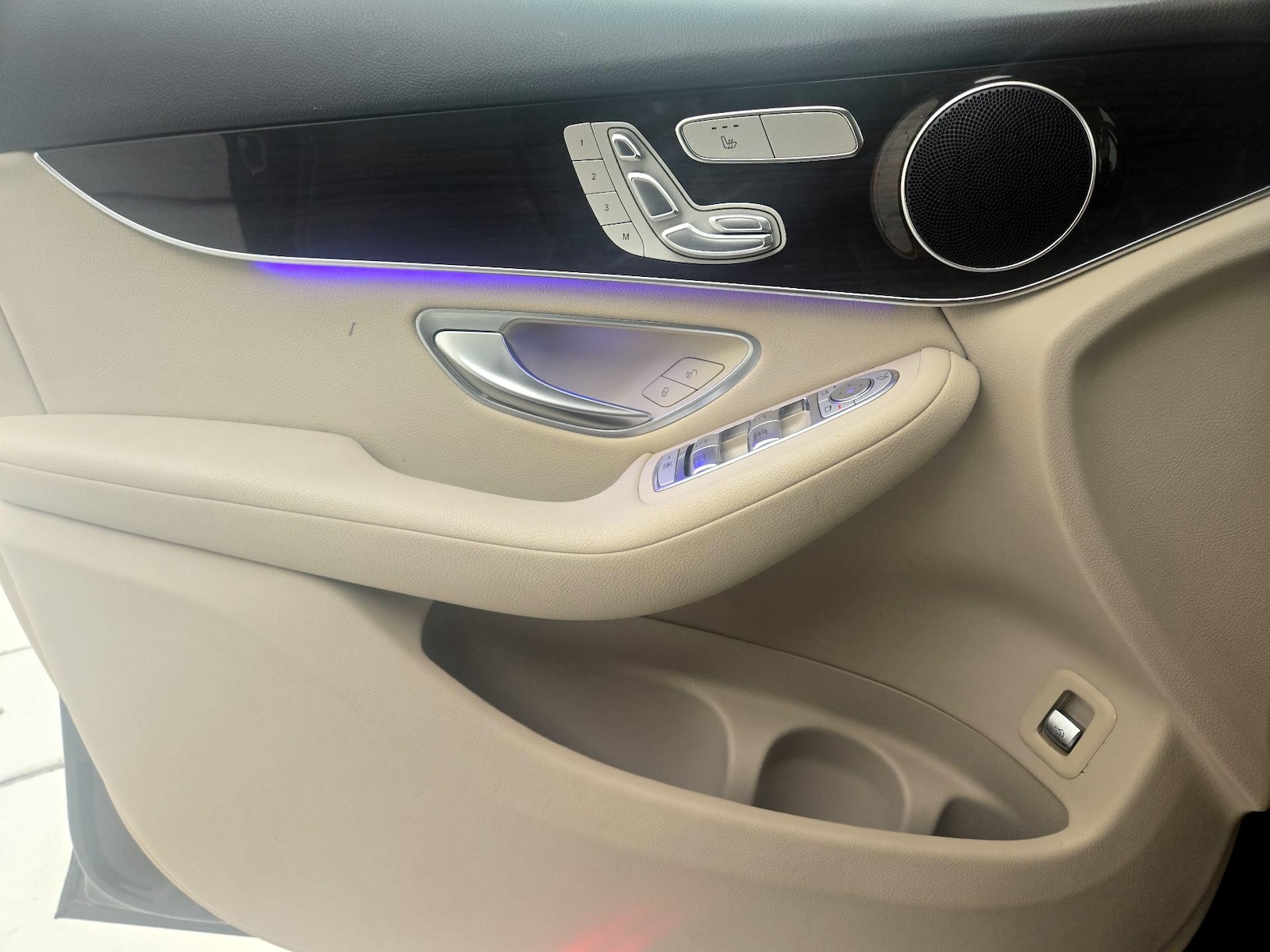 2022 Mercedes-Benz GLC GLC300 - Photo 11