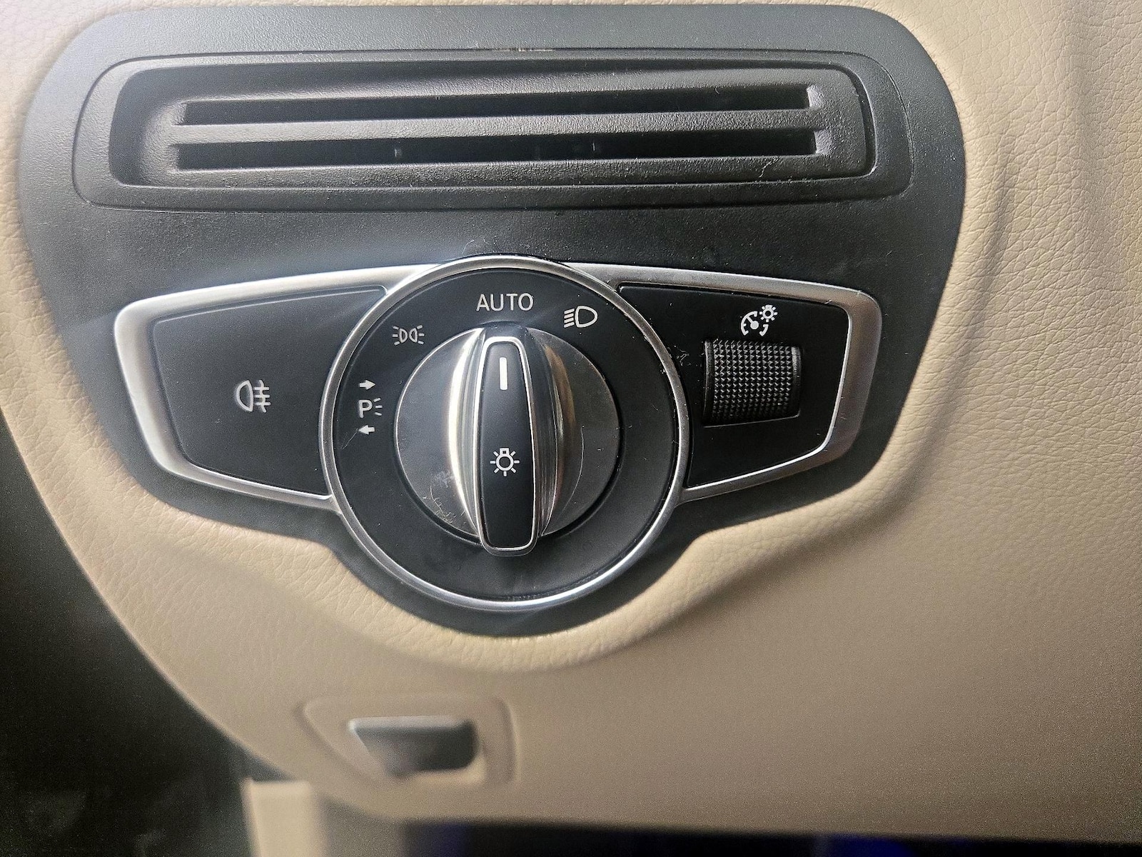 2022 Mercedes-Benz GLC GLC300 - Photo 12