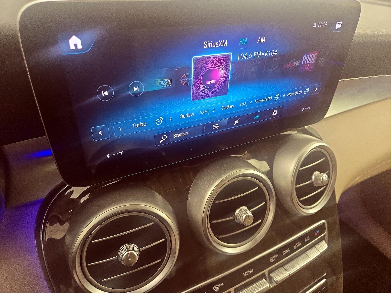 2022 Mercedes-Benz GLC GLC300 - Photo 14
