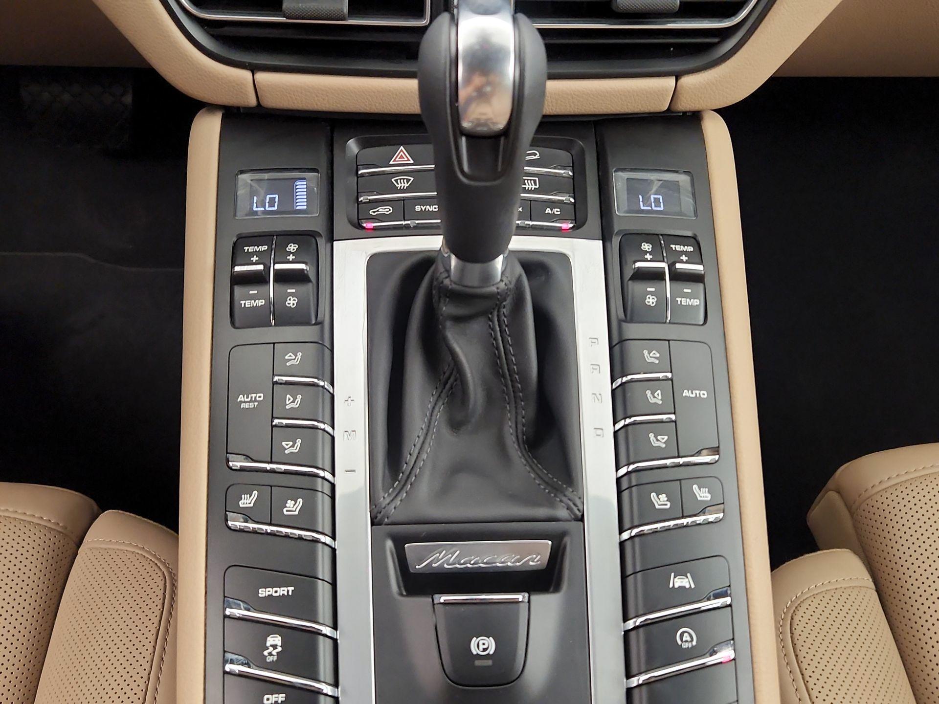 Thumbnail: 2021 Porsche Macan - 18