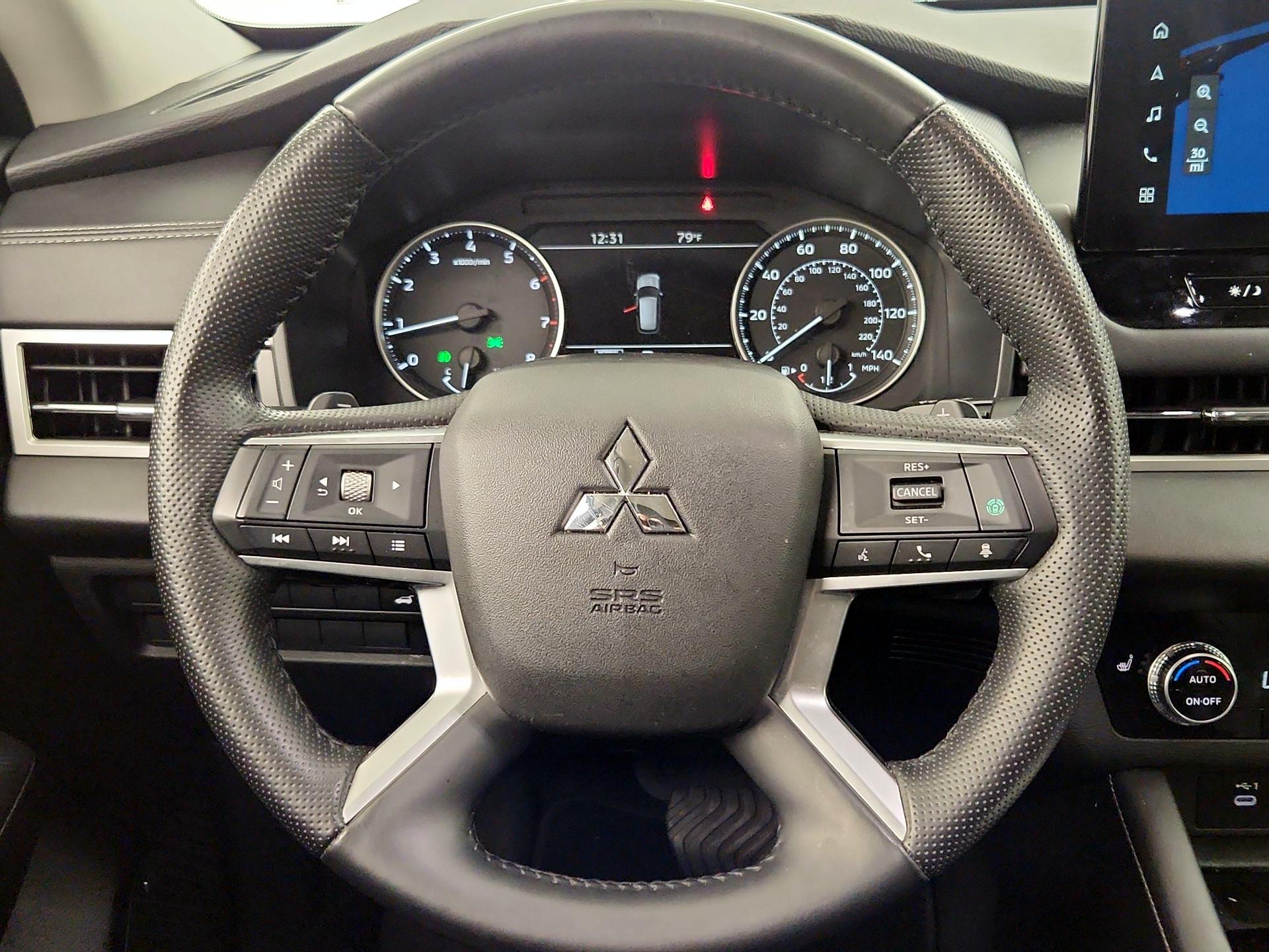 Thumbnail: 2025 Mitsubishi Outlander - 10