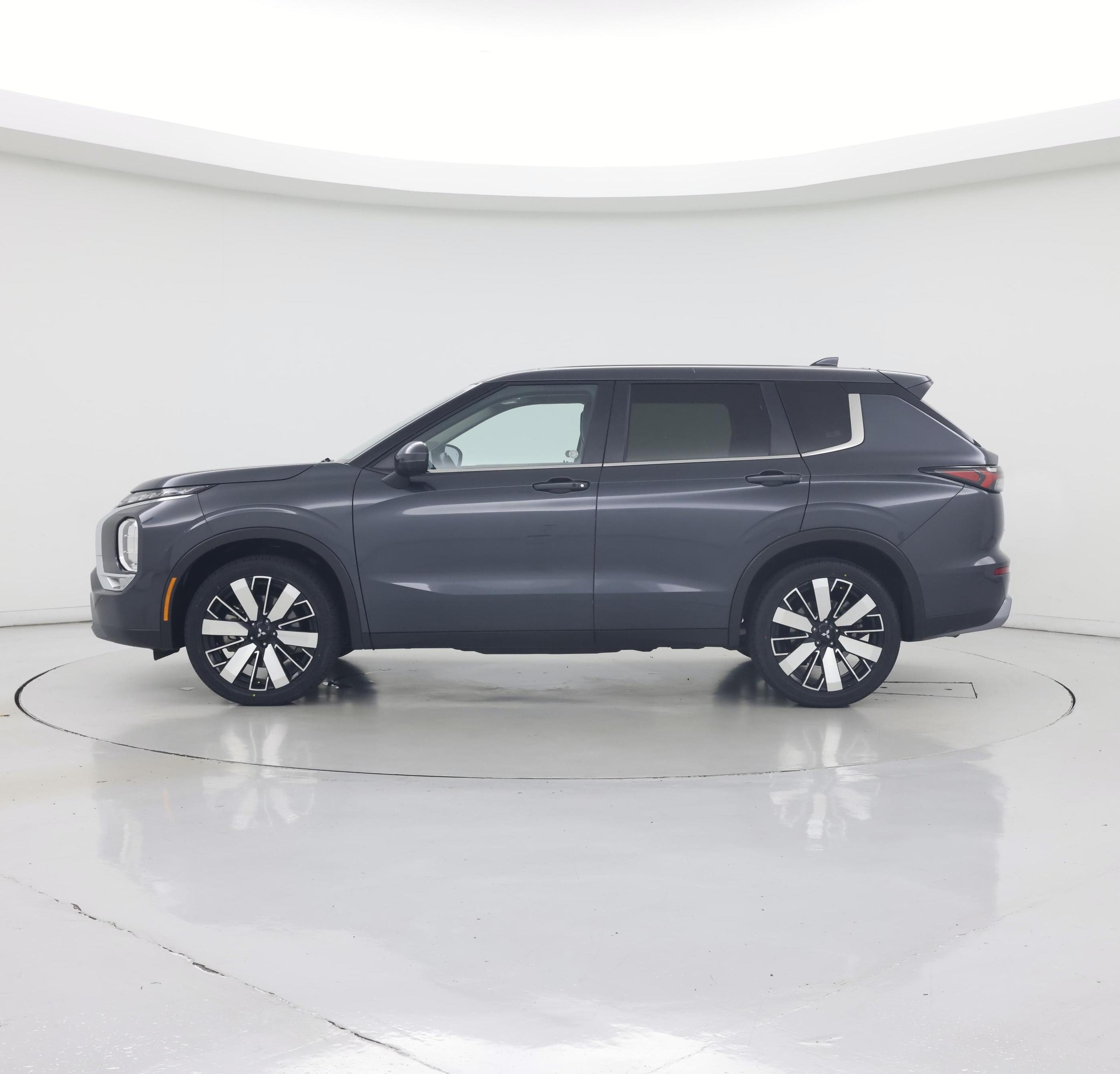 Thumbnail: 2025 Mitsubishi Outlander - 3