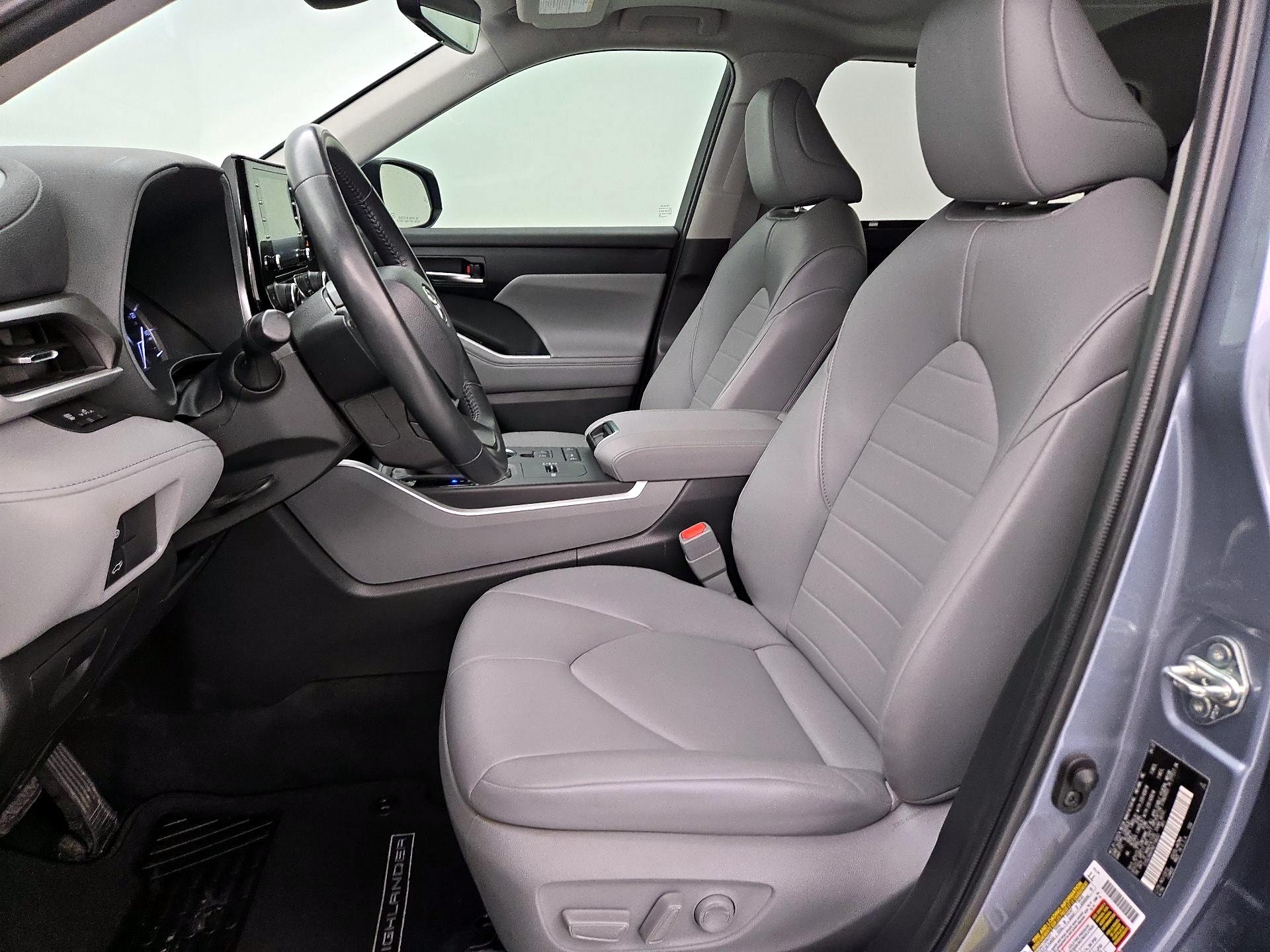 Thumbnail: 2022 Toyota Highlander - 11
