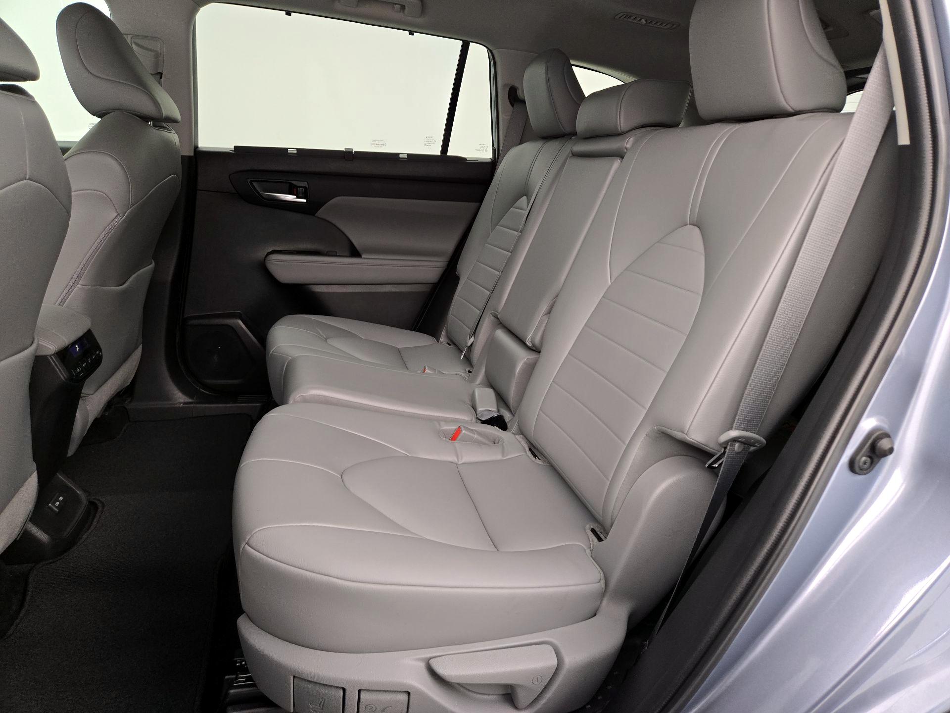 Thumbnail: 2022 Toyota Highlander - 20