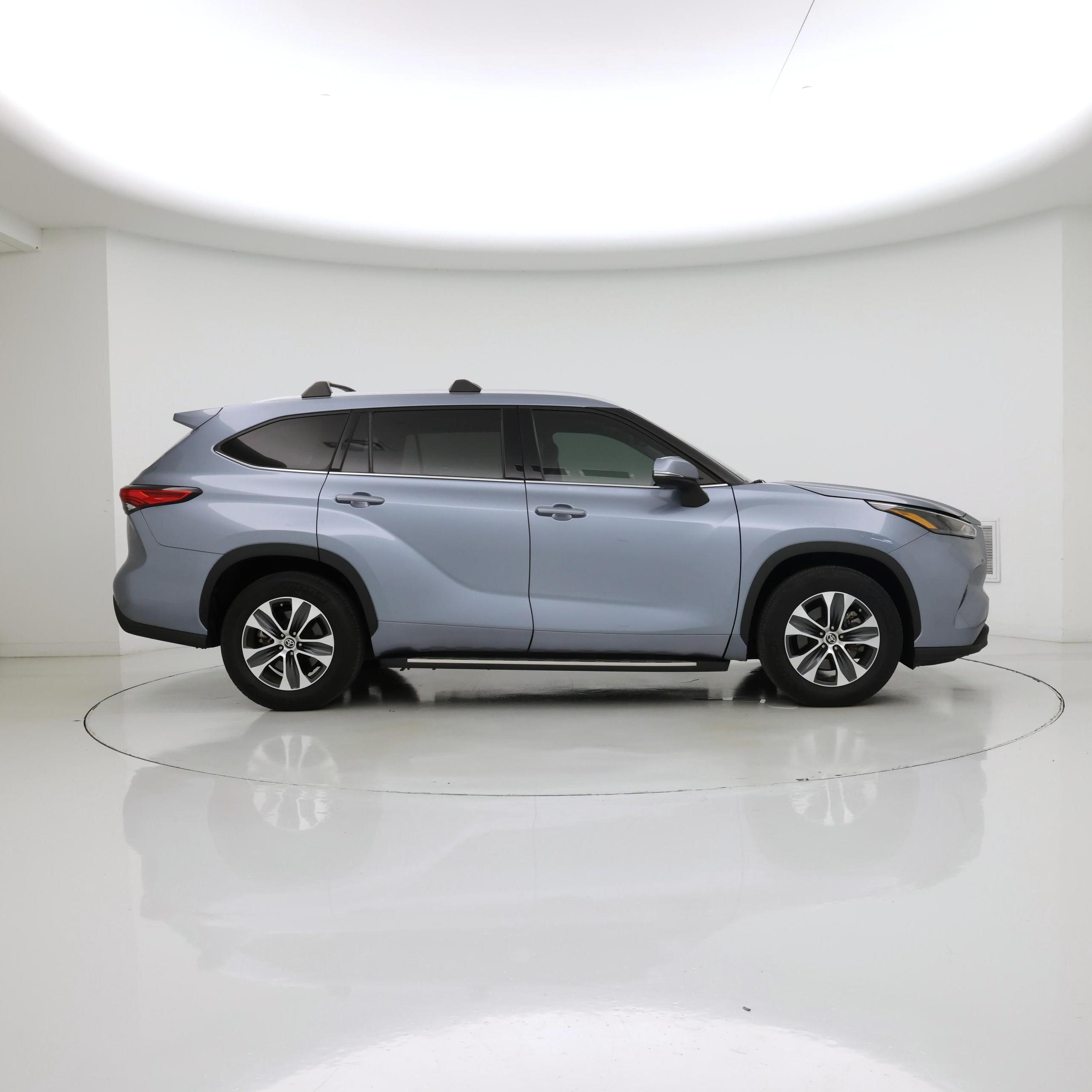 Thumbnail: 2022 Toyota Highlander - 7
