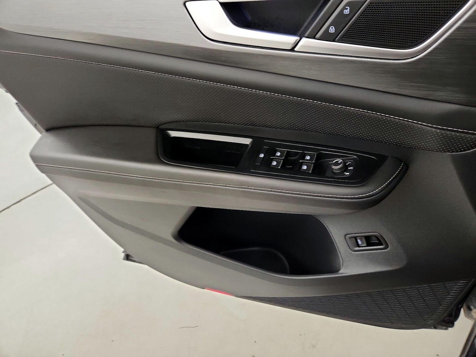 2025 Volkswagen Atlas Cross Sport SE w/Tech - Photo 13