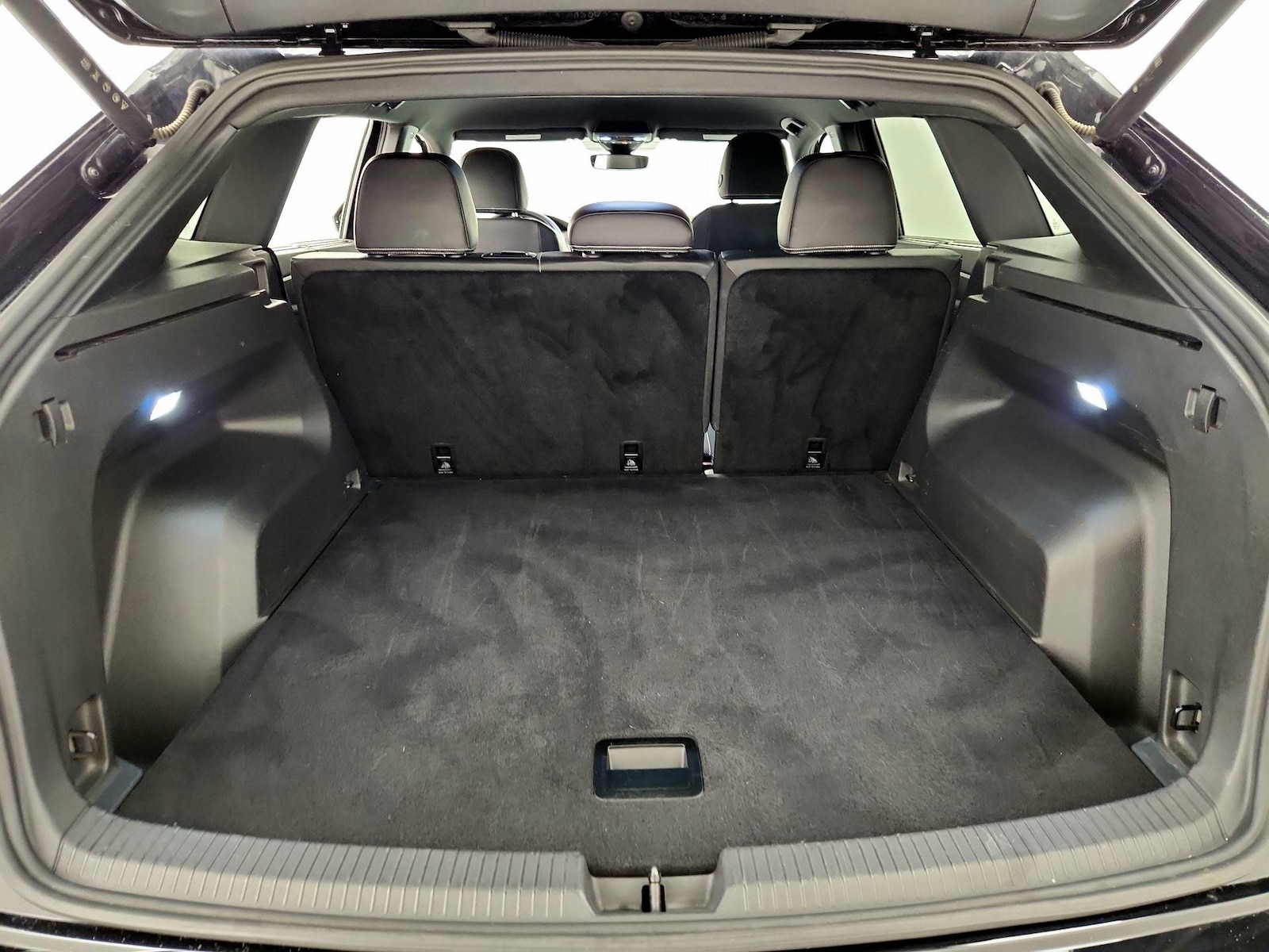 2025 Volkswagen Atlas Cross Sport SE w/Tech - Photo 21