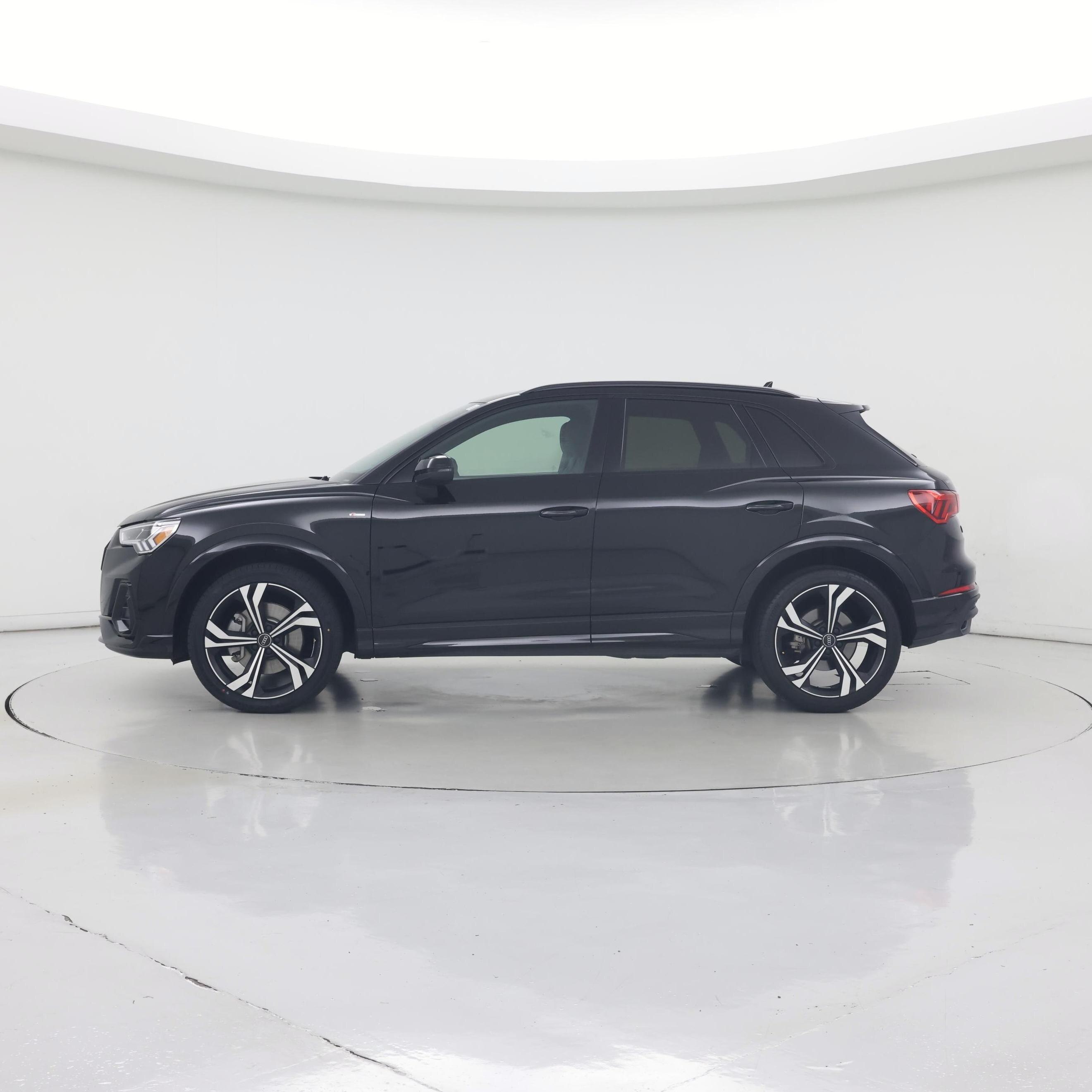 Thumbnail: 2023 Audi Q3 - 3