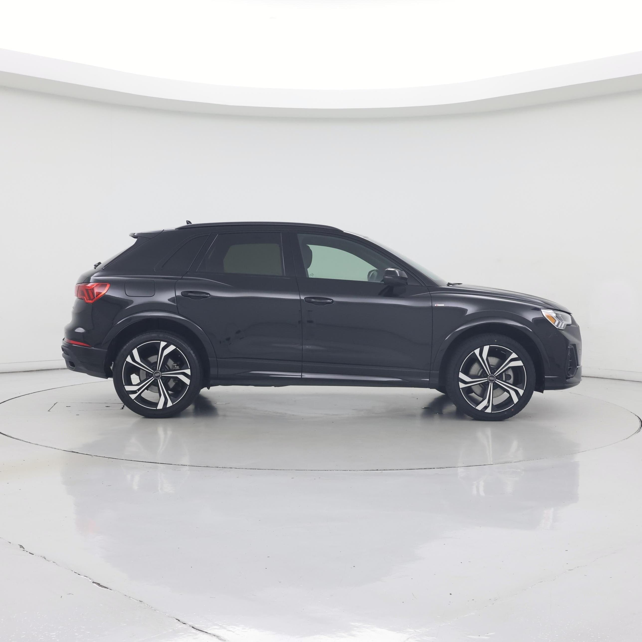 Thumbnail: 2023 Audi Q3 - 7