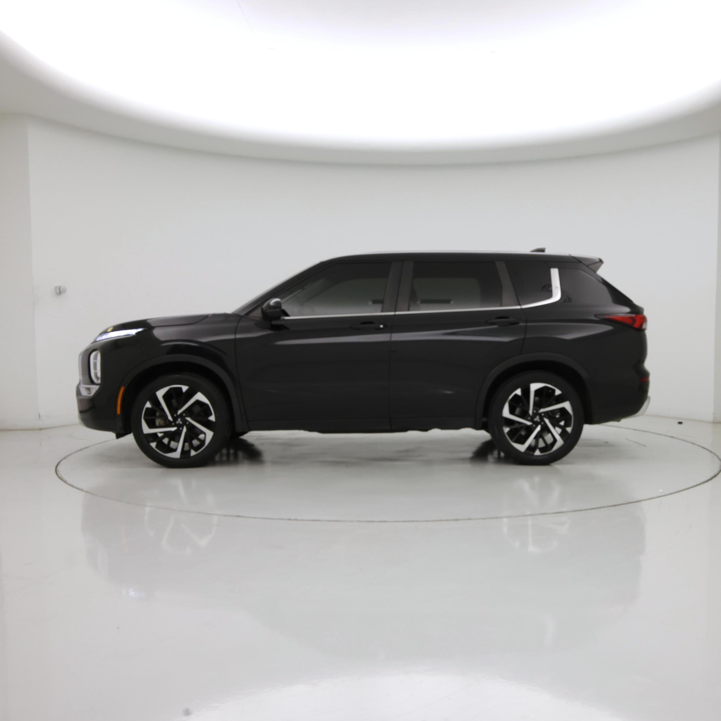 Thumbnail: 2024 Mitsubishi Outlander - 3