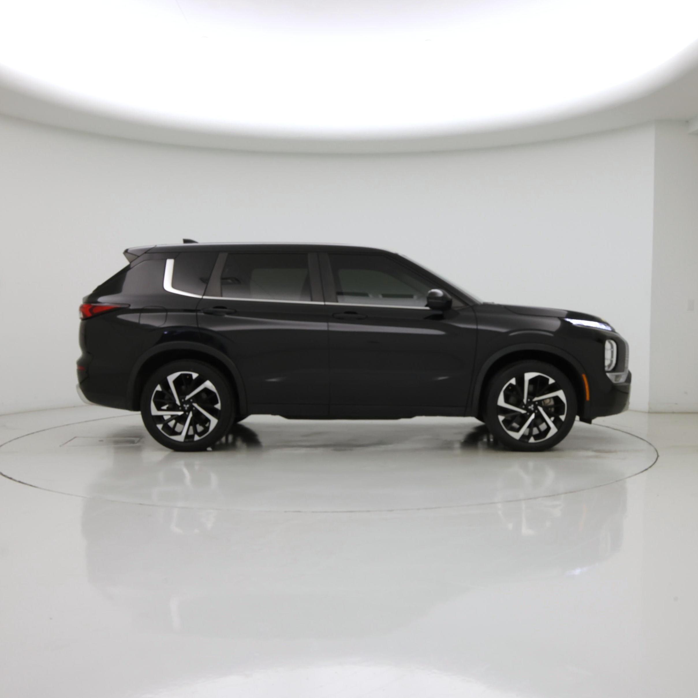 Thumbnail: 2024 Mitsubishi Outlander - 7