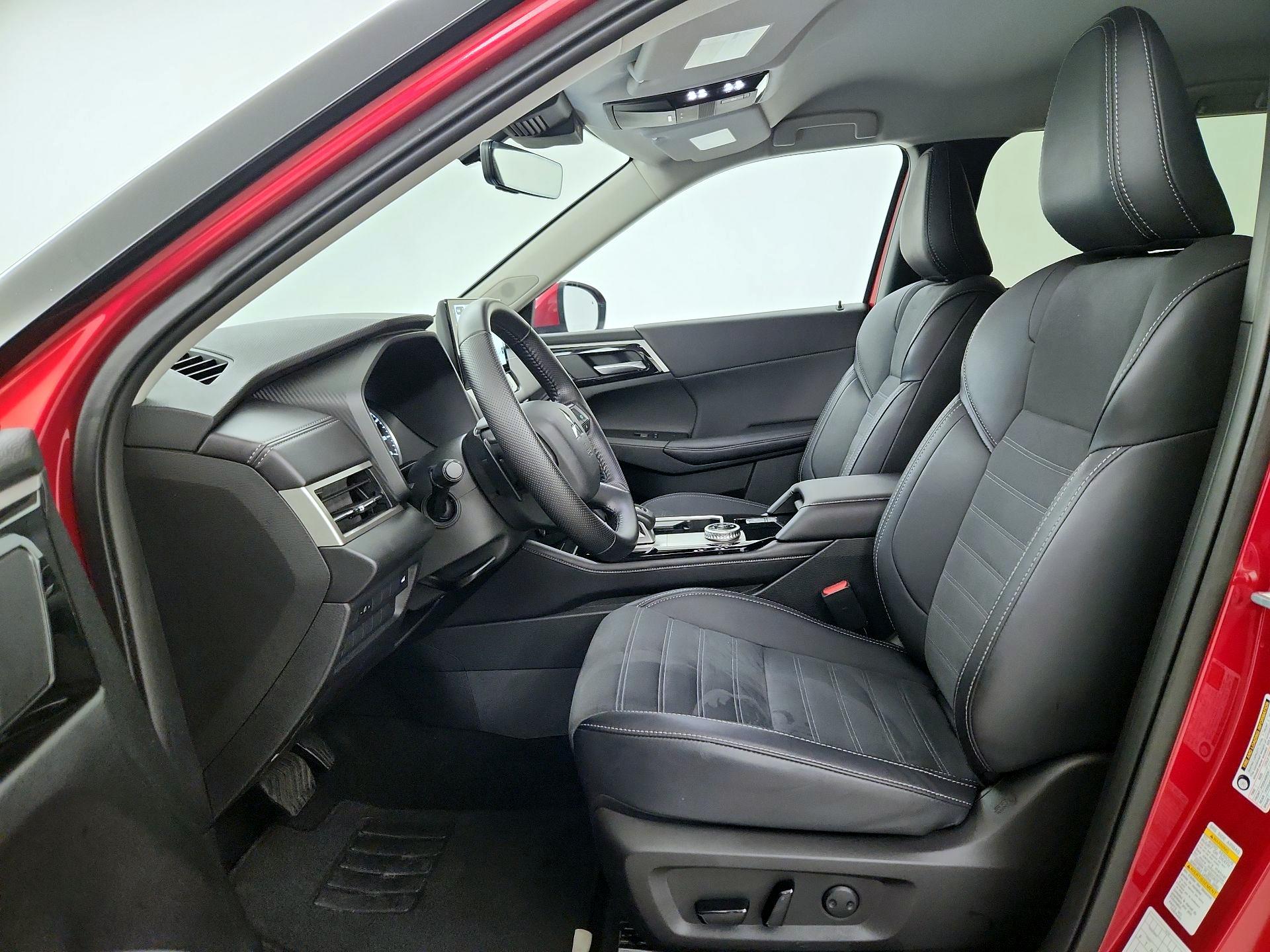 Thumbnail: 2025 Mitsubishi Outlander - 11